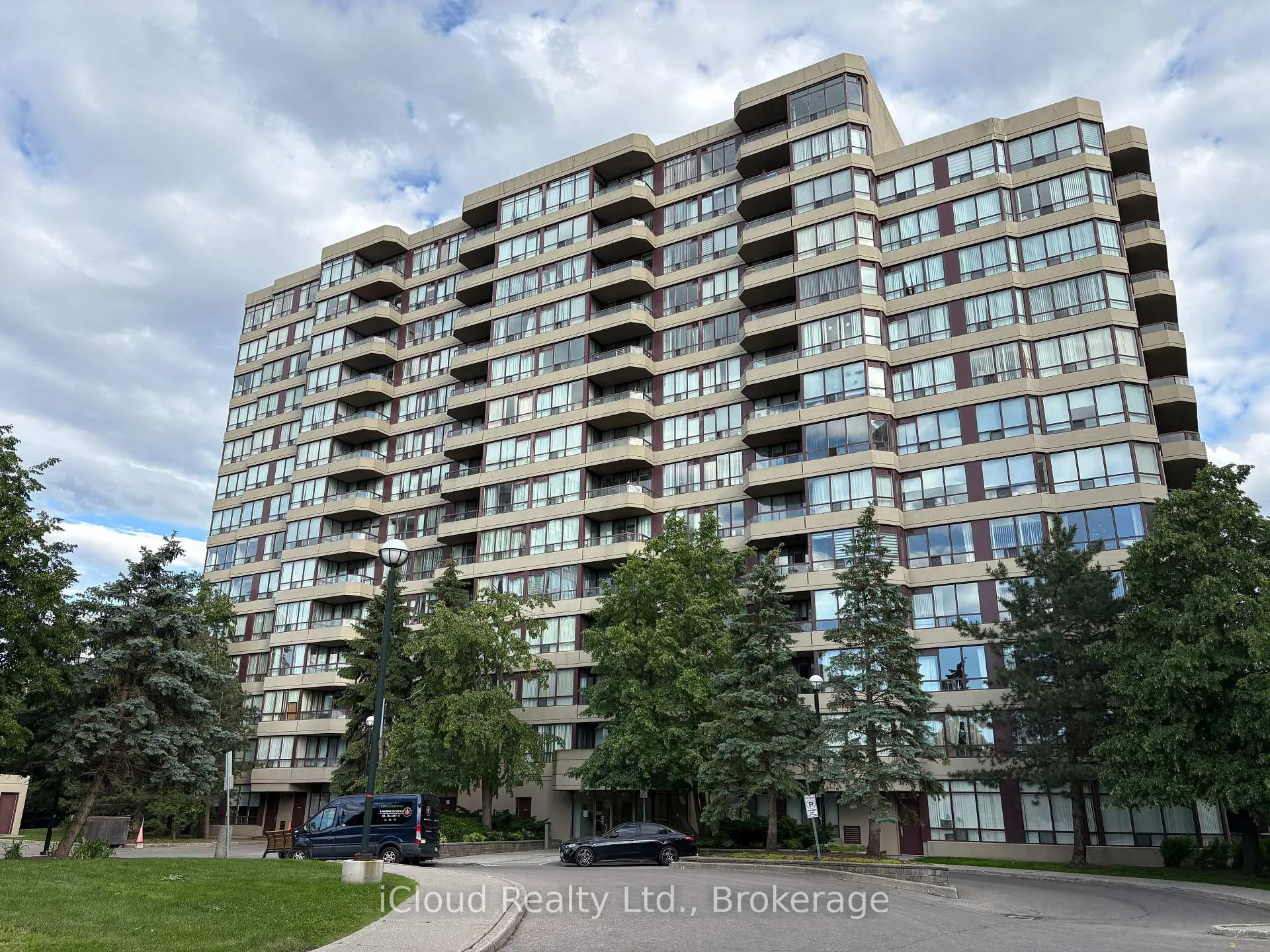 Photo 2 of Unit 710, 91 Townsgate Drive, Vaughan, Crestwood-Springfarm-Yorkhill — HOMEH