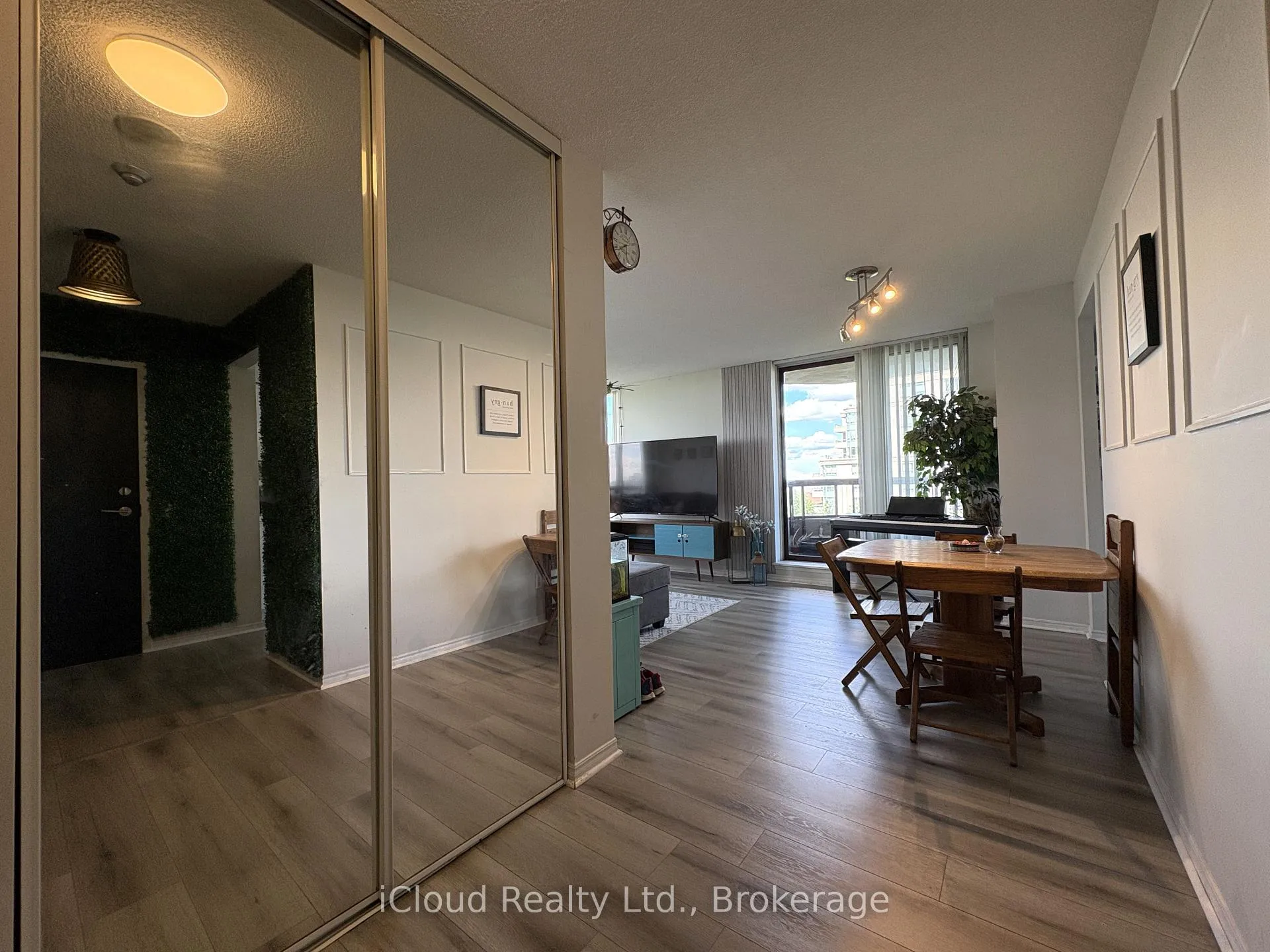 Photo 6 of Unit 710, 91 Townsgate Drive, Vaughan, Crestwood-Springfarm-Yorkhill — HOMEH