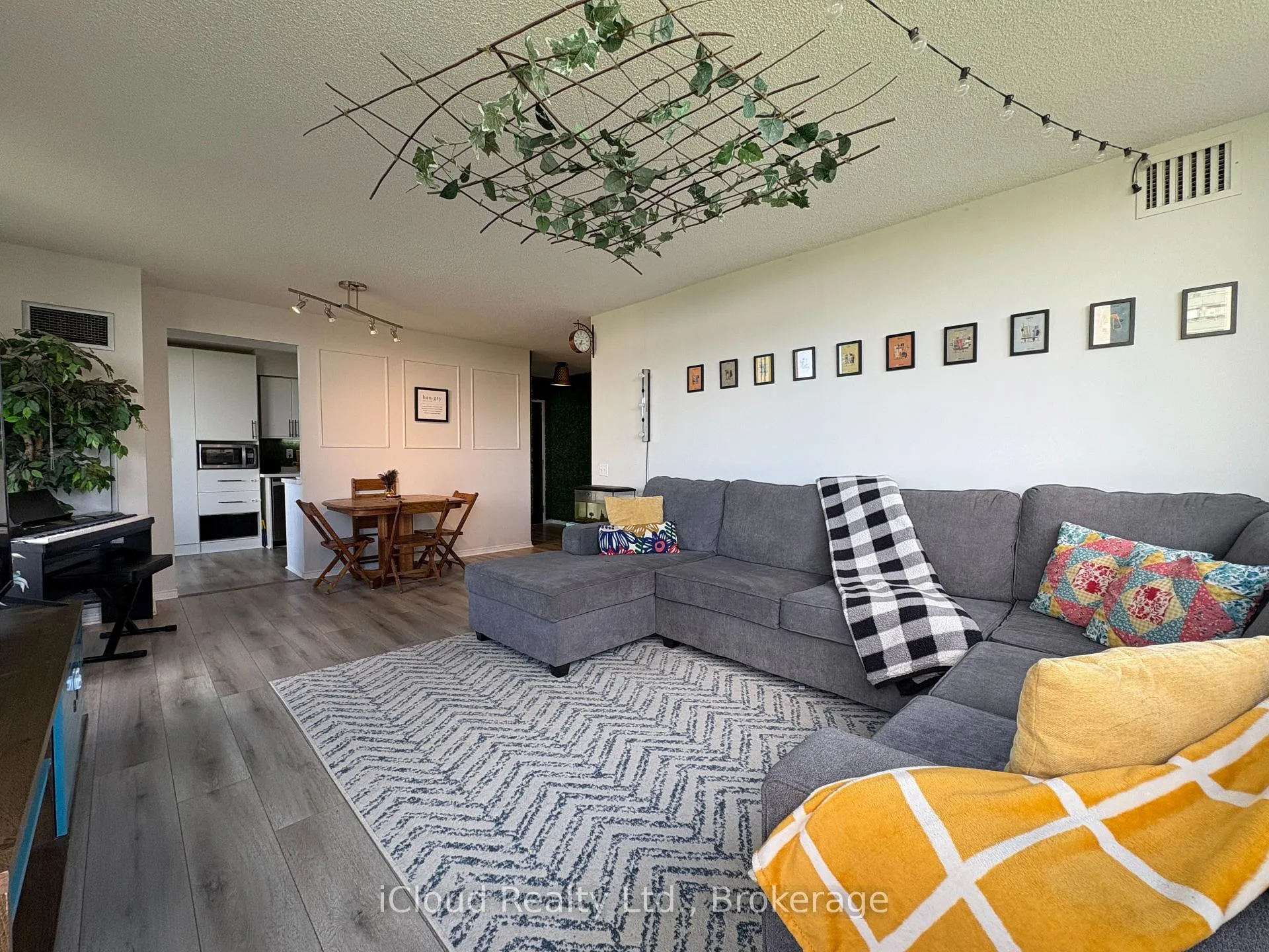 Photo of Unit 710, 91 Townsgate Drive
