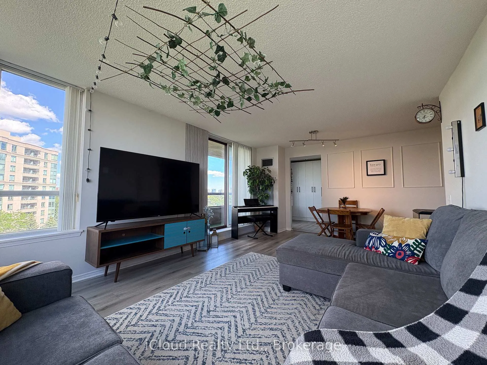 Photo 7 of Unit 710, 91 Townsgate Drive, Vaughan, Crestwood-Springfarm-Yorkhill — HOMEH