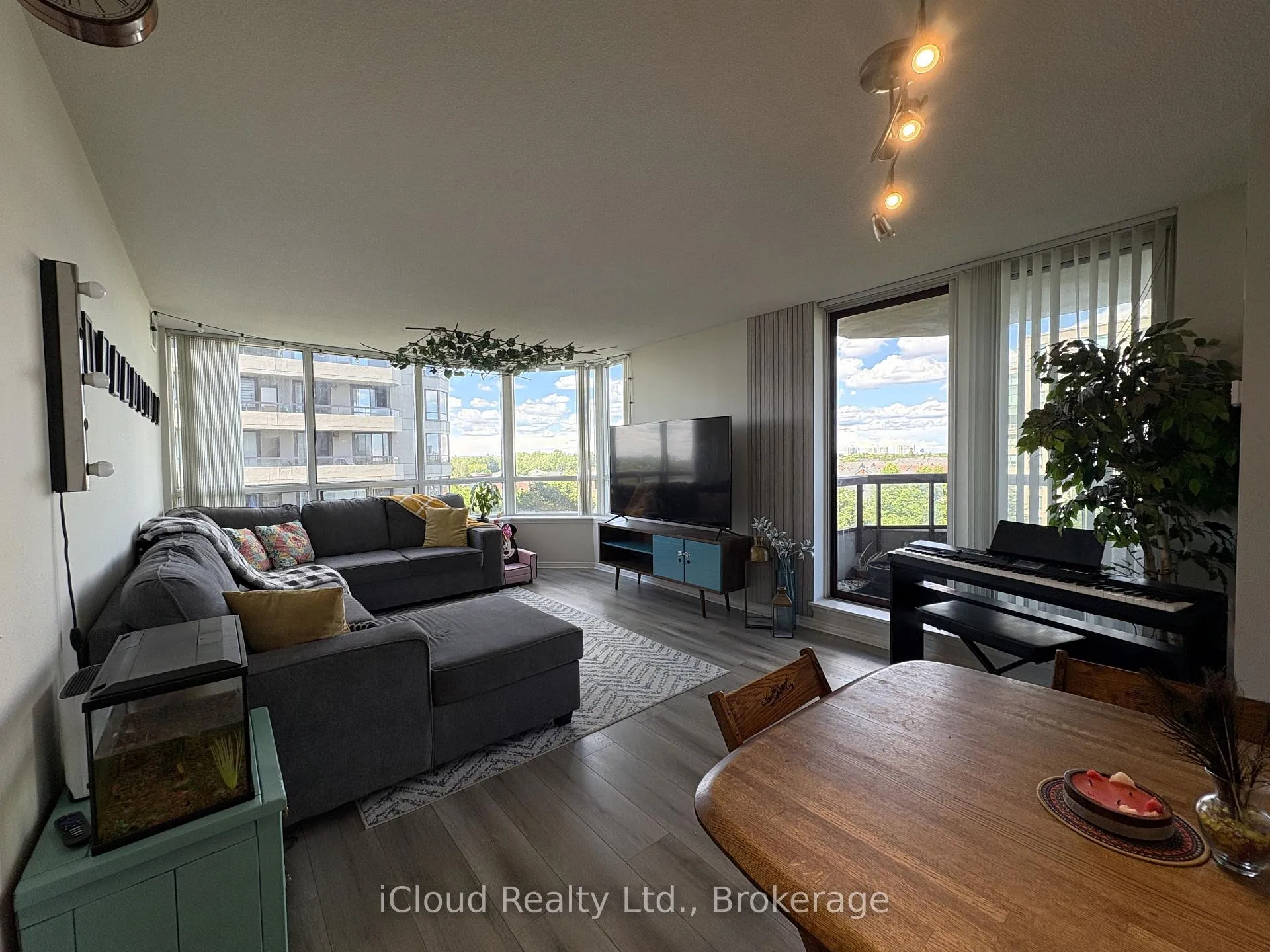 Photo 8 of Unit 710, 91 Townsgate Drive, Vaughan, Crestwood-Springfarm-Yorkhill — HOMEH