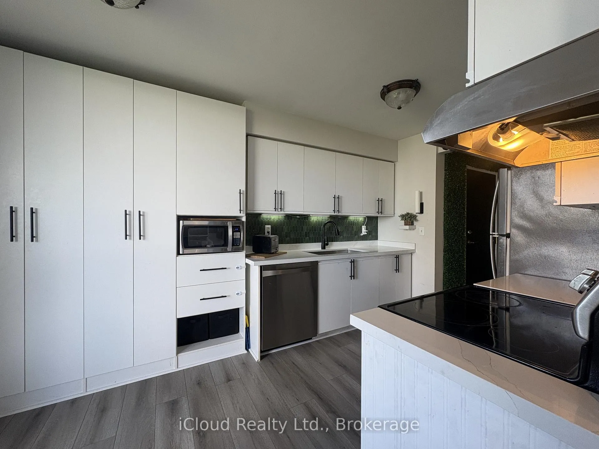 Photo 12 of Unit 710, 91 Townsgate Drive, Vaughan, Crestwood-Springfarm-Yorkhill — HOMEH