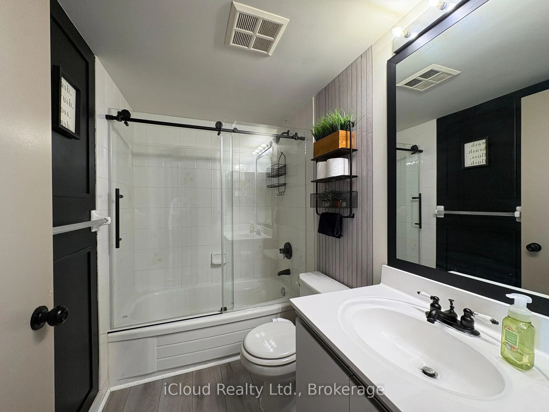 Photo 17 of Unit 710, 91 Townsgate Drive, Vaughan, Crestwood-Springfarm-Yorkhill — HOMEH