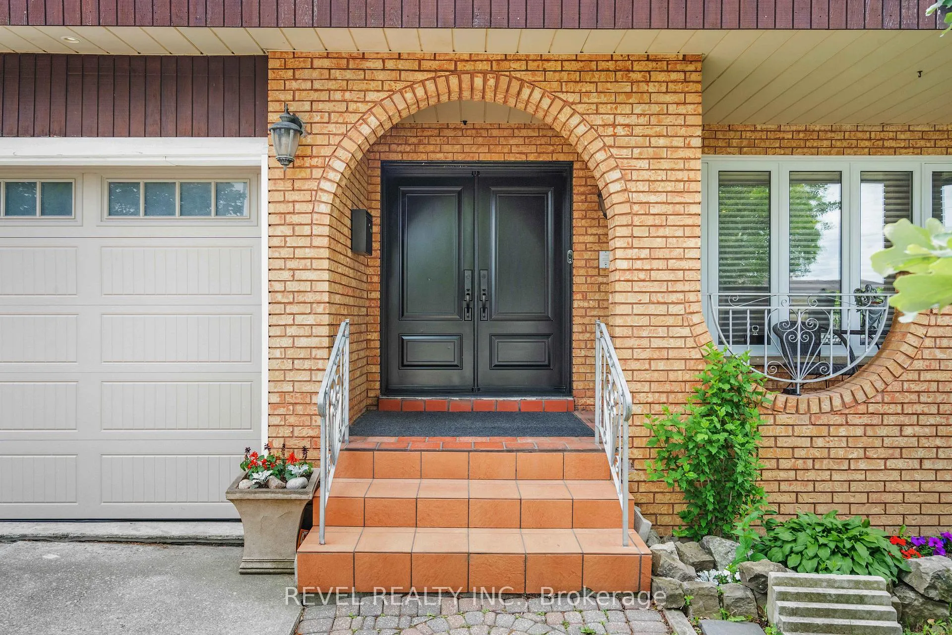 Photo 4 of 79 Arran Crescent, Vaughan, West Woodbridge — HOMEH