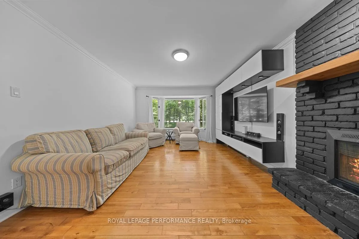Photo 4 of 1250 Royal Maple Drive, Ottawa, Cumberland Ridge — HOMEH