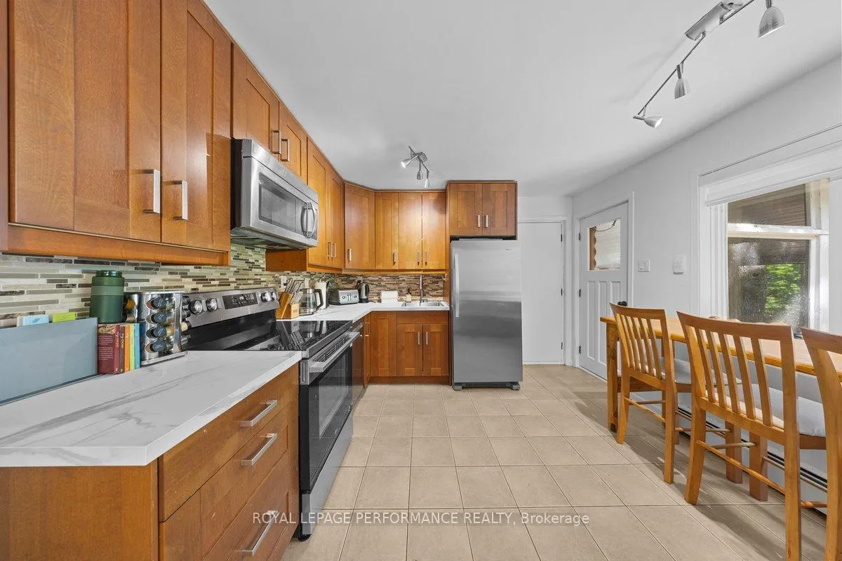 Photo 10 of 1250 Royal Maple Drive, Ottawa, Cumberland Ridge — HOMEH