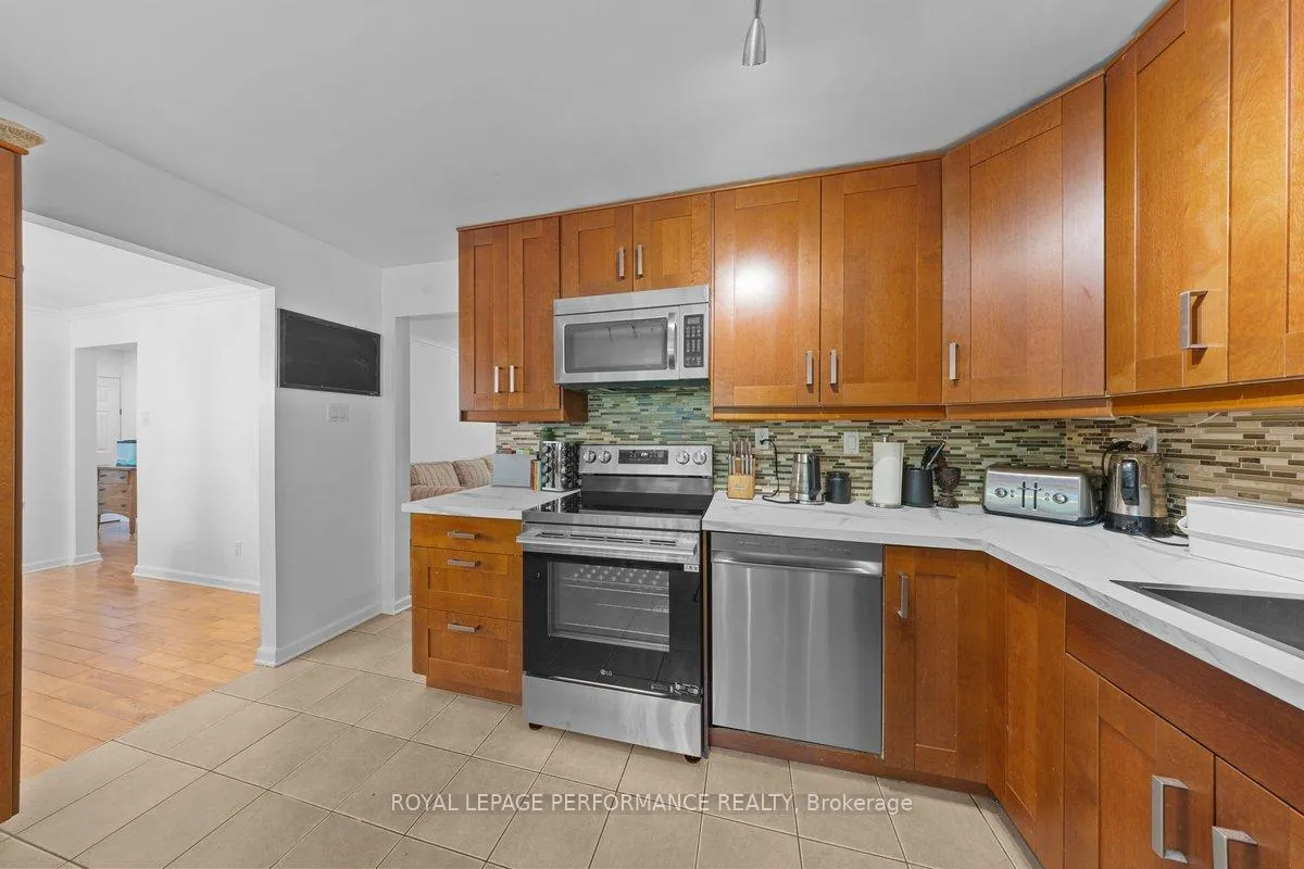 Photo 12 of 1250 Royal Maple Drive, Ottawa, Cumberland Ridge — HOMEH