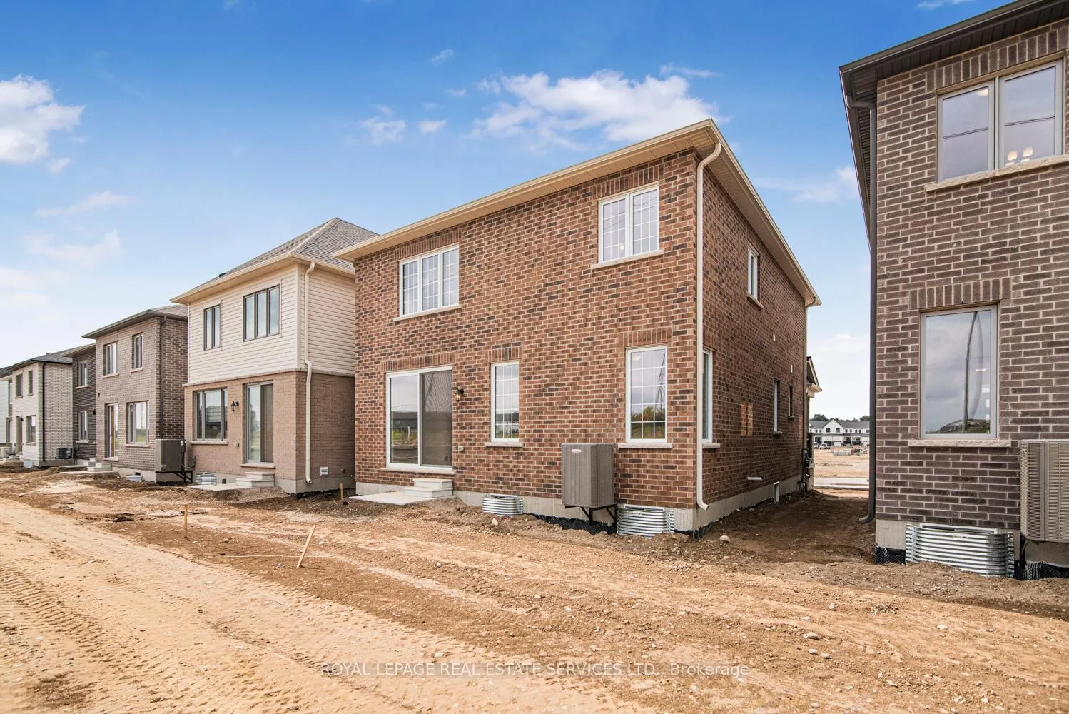 Photo 34 of 266 Millstone Street W, Kitchener, Trussler — HOMEH