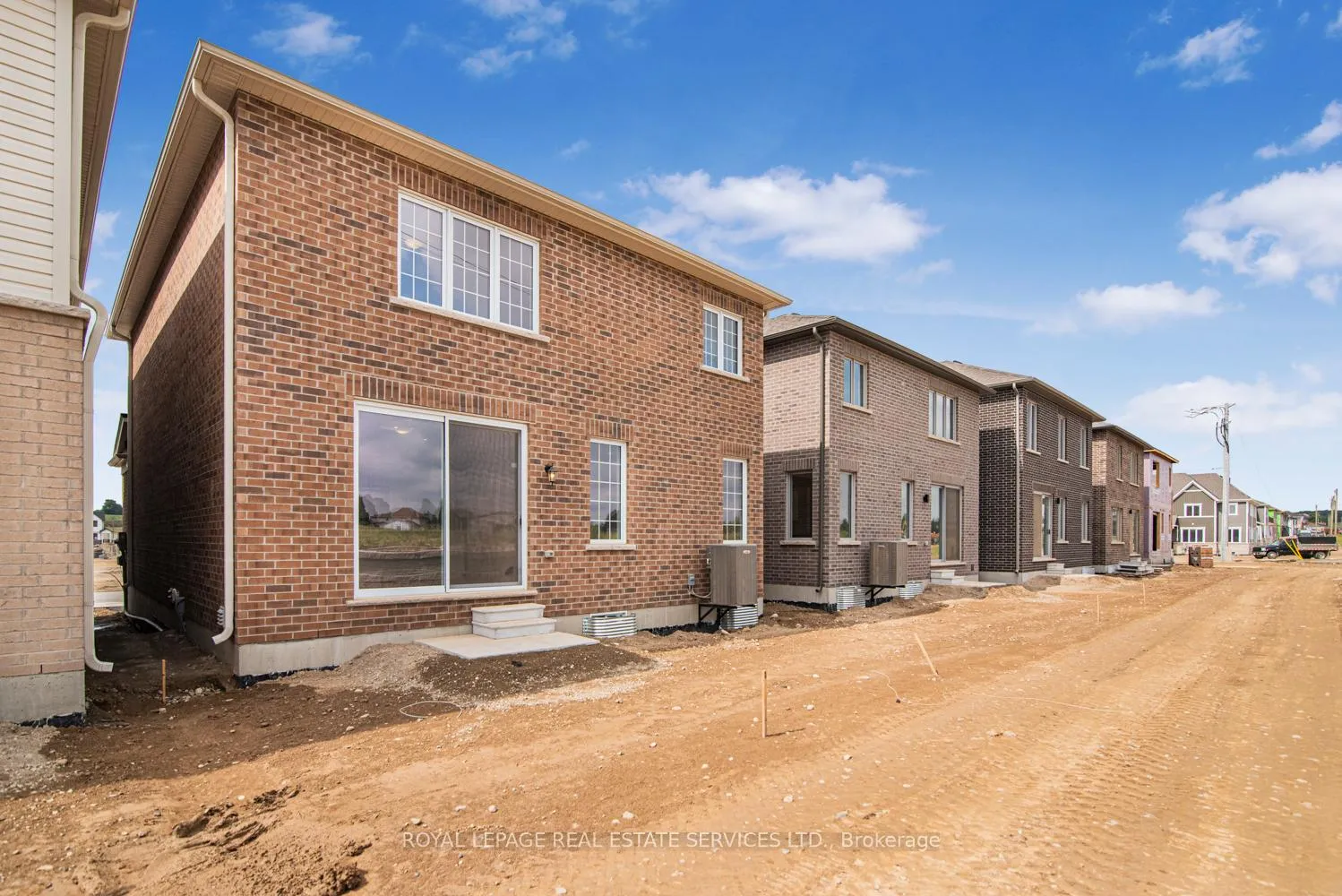 Photo 39 of 266 Millstone Street W, Kitchener, Trussler — HOMEH