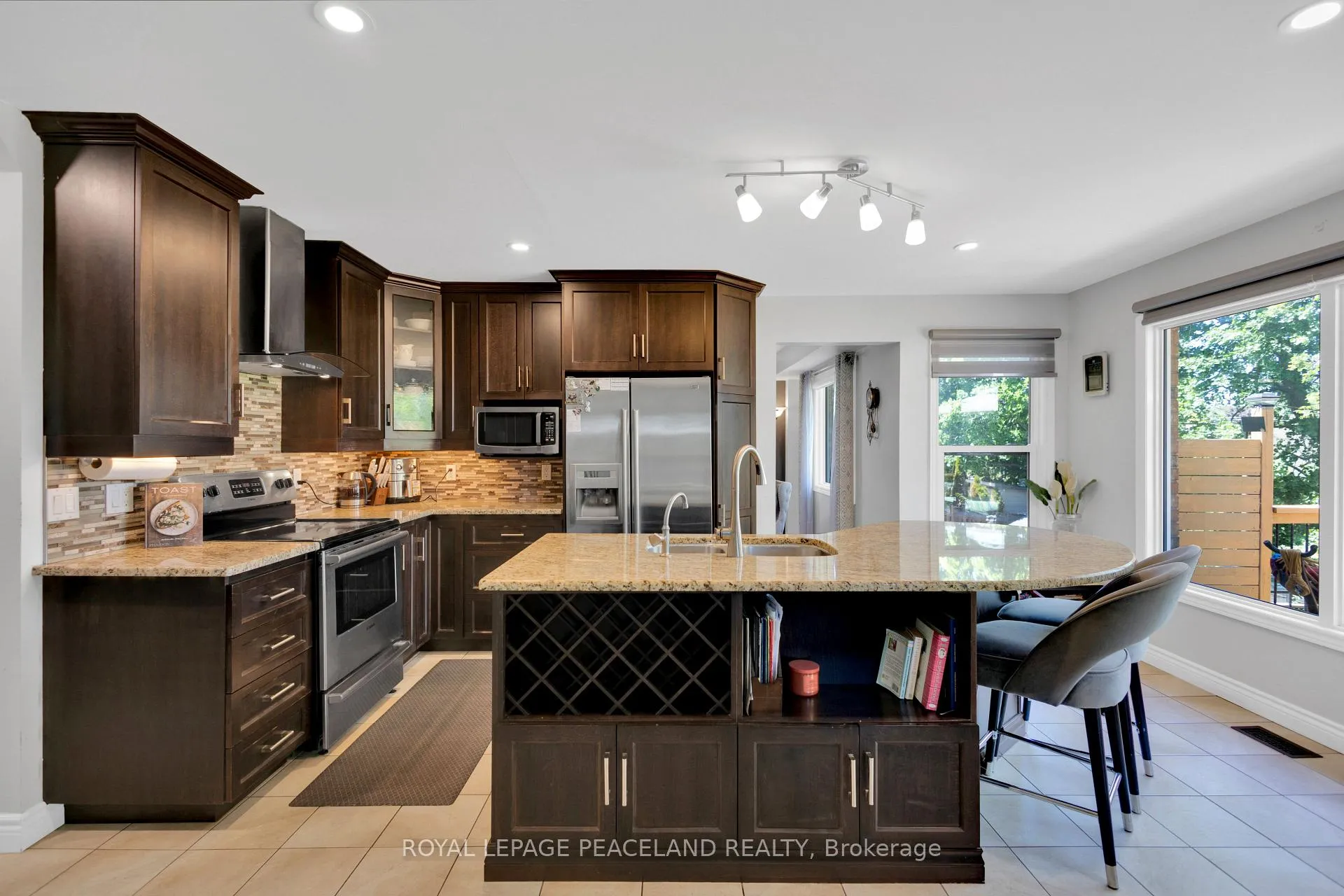 Photo 11 of 64 Woodview Crescent, Kitchener, Centreville Chicopee — HOMEH
