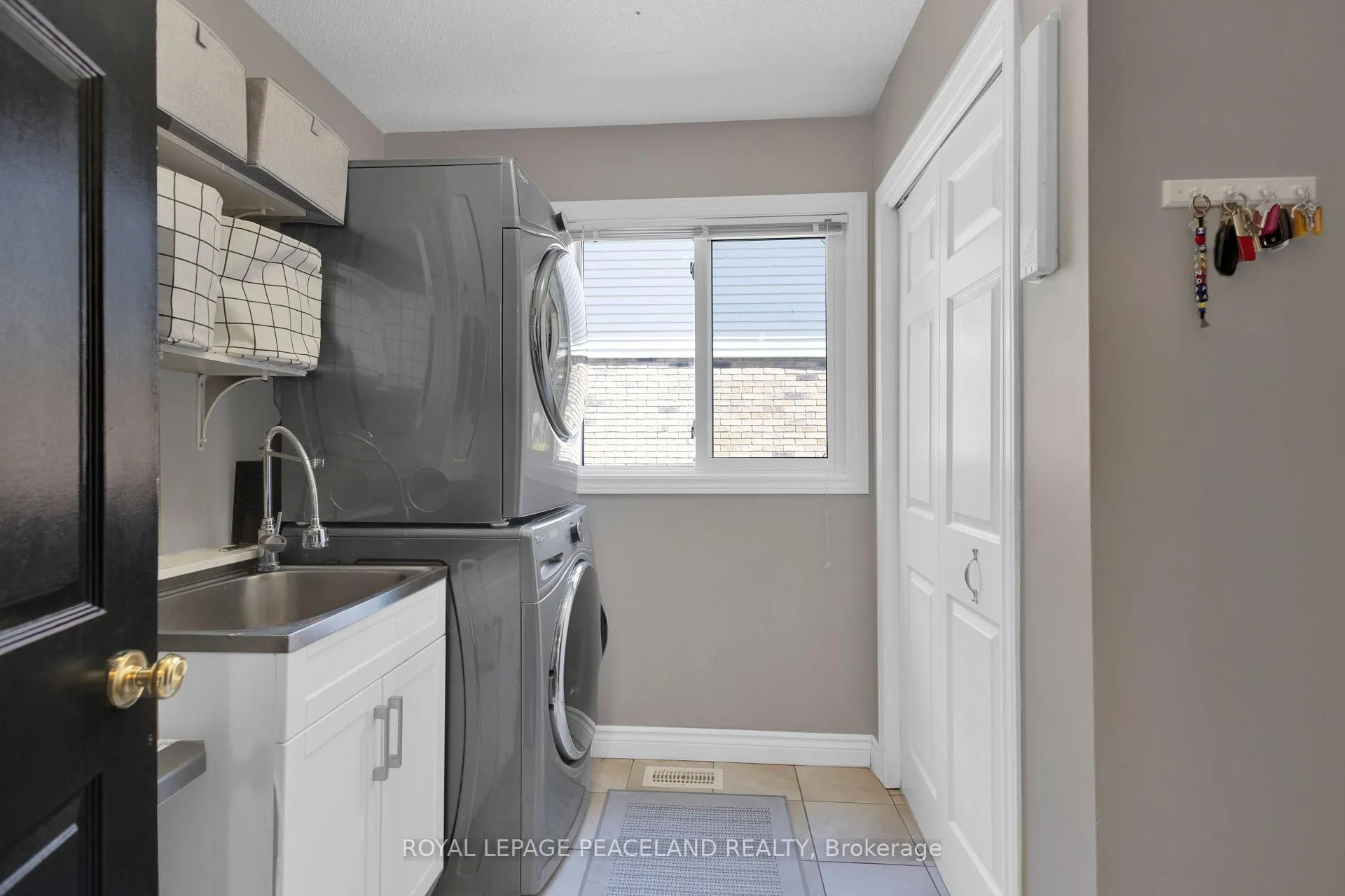 Photo 18 of 64 Woodview Crescent, Kitchener, Centreville Chicopee — HOMEH