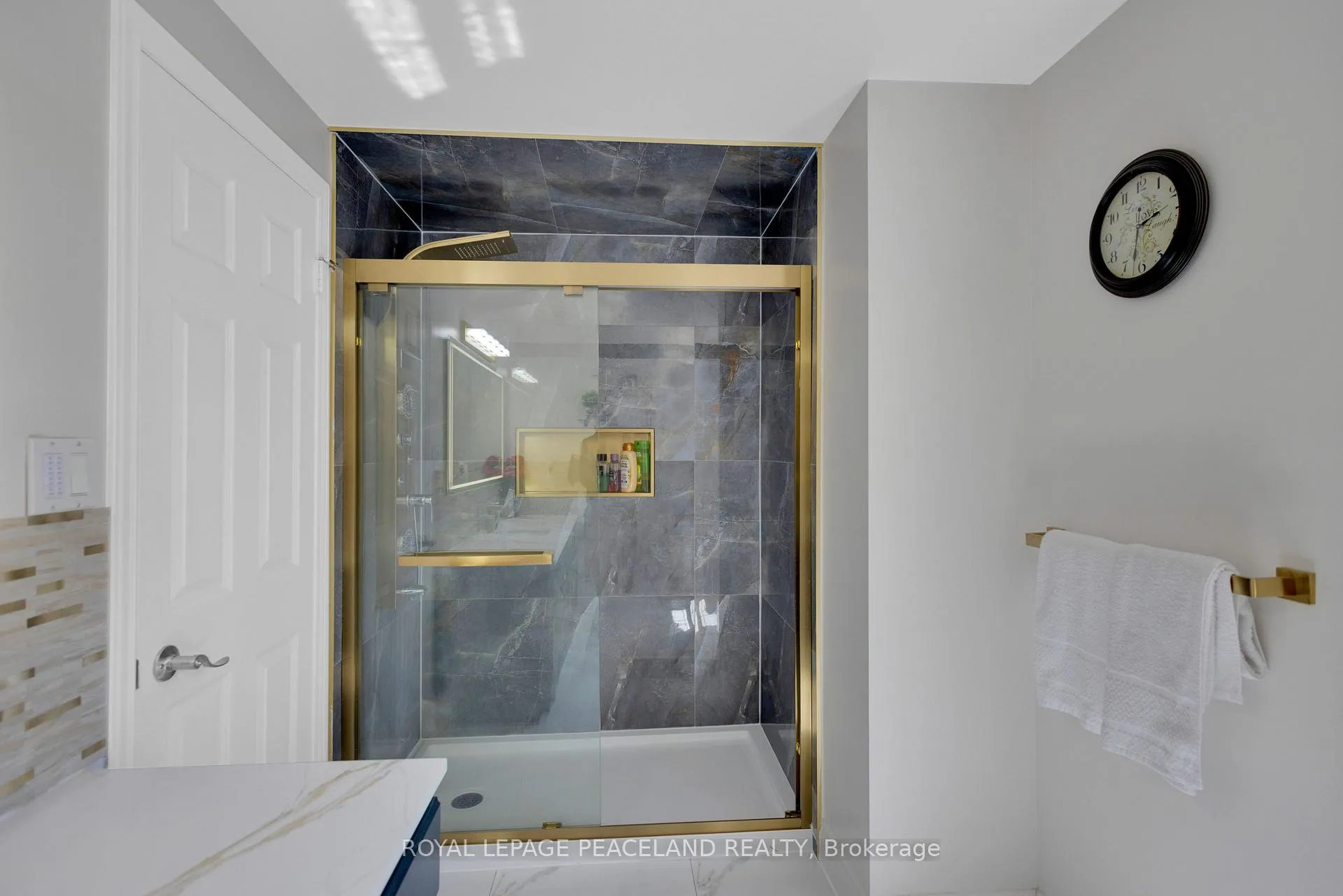 Photo 28 of 64 Woodview Crescent, Kitchener, Centreville Chicopee — HOMEH