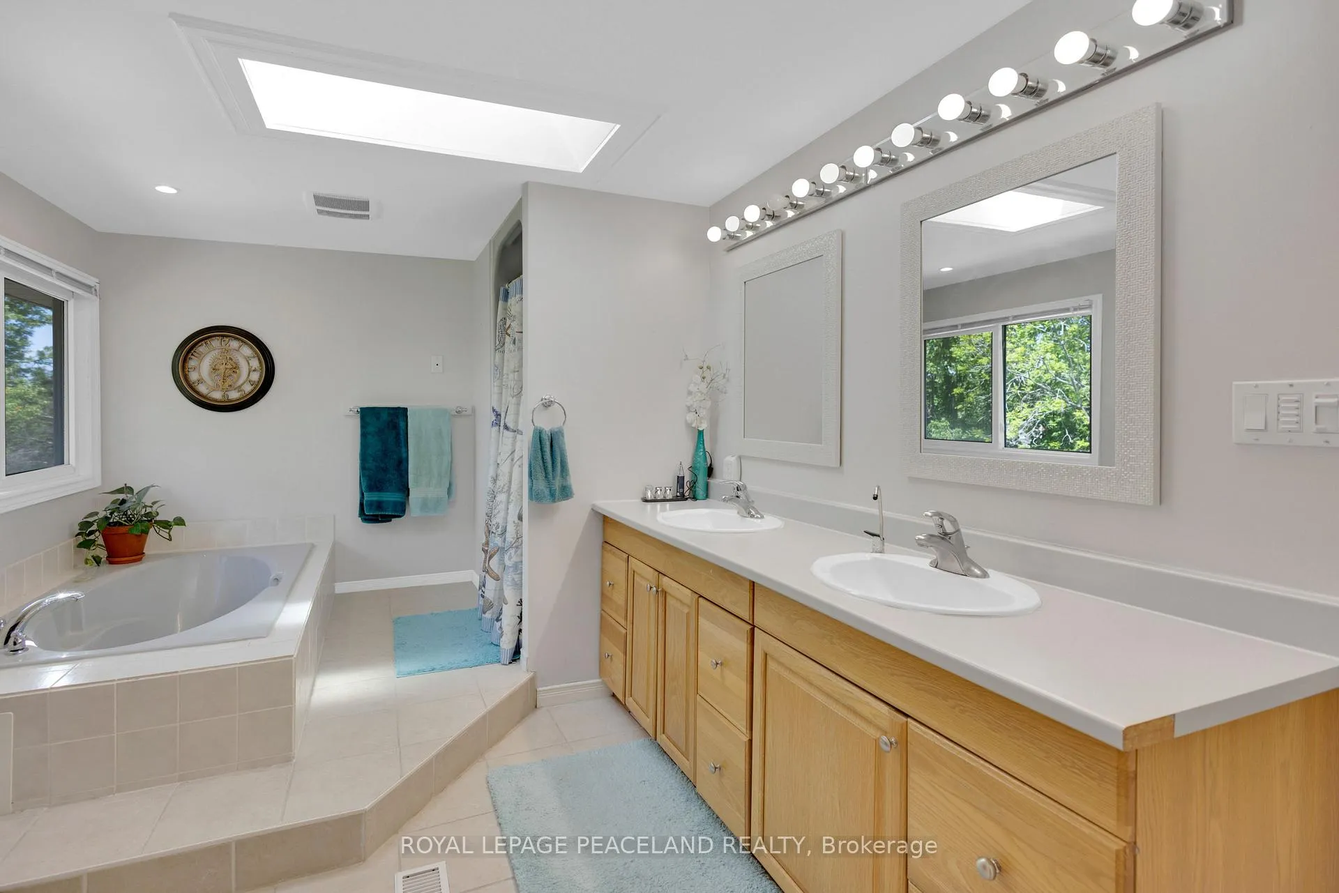 Photo 33 of 64 Woodview Crescent, Kitchener, Centreville Chicopee — HOMEH