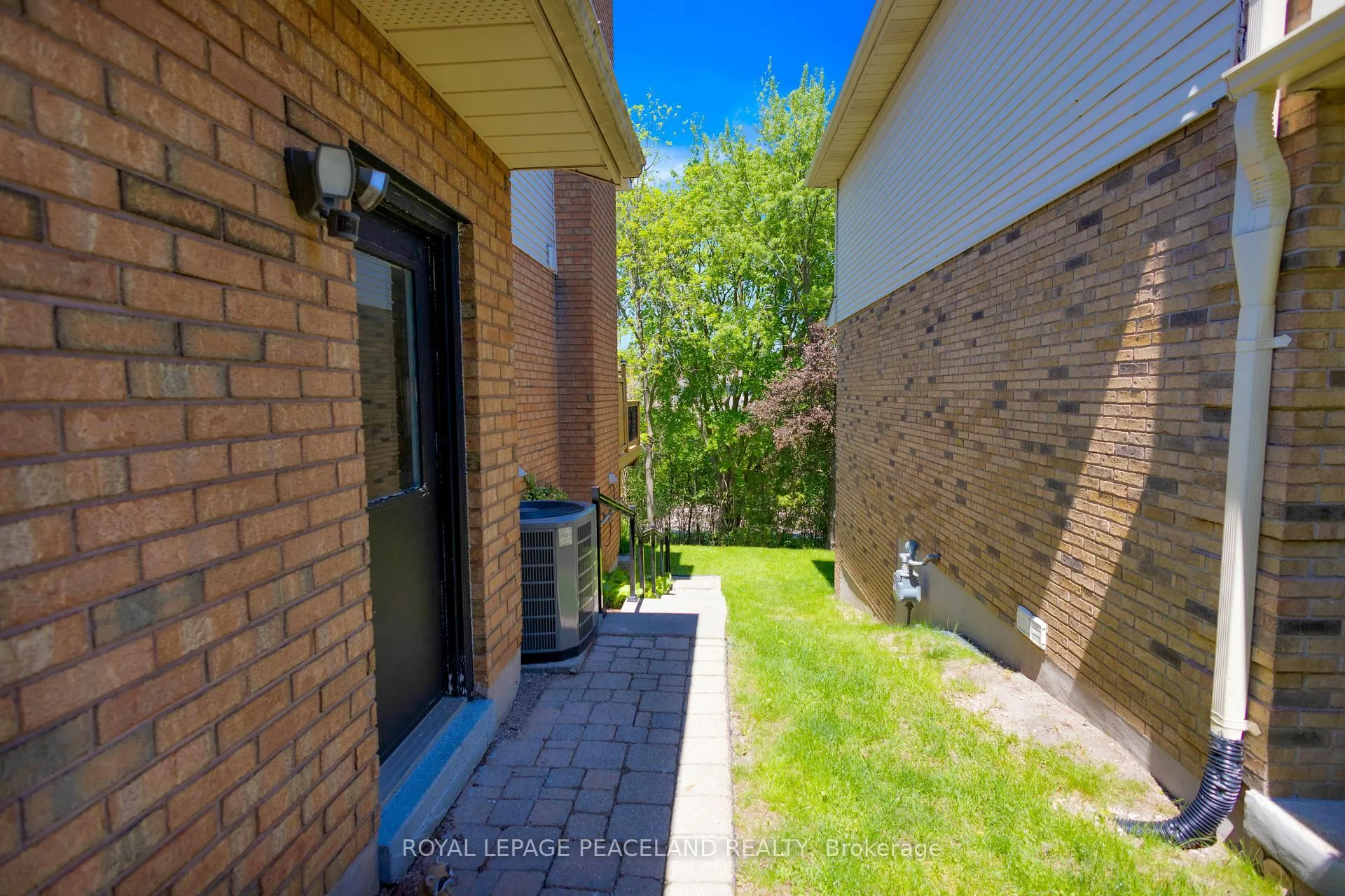 Photo 37 of 64 Woodview Crescent, Kitchener, Centreville Chicopee — HOMEH