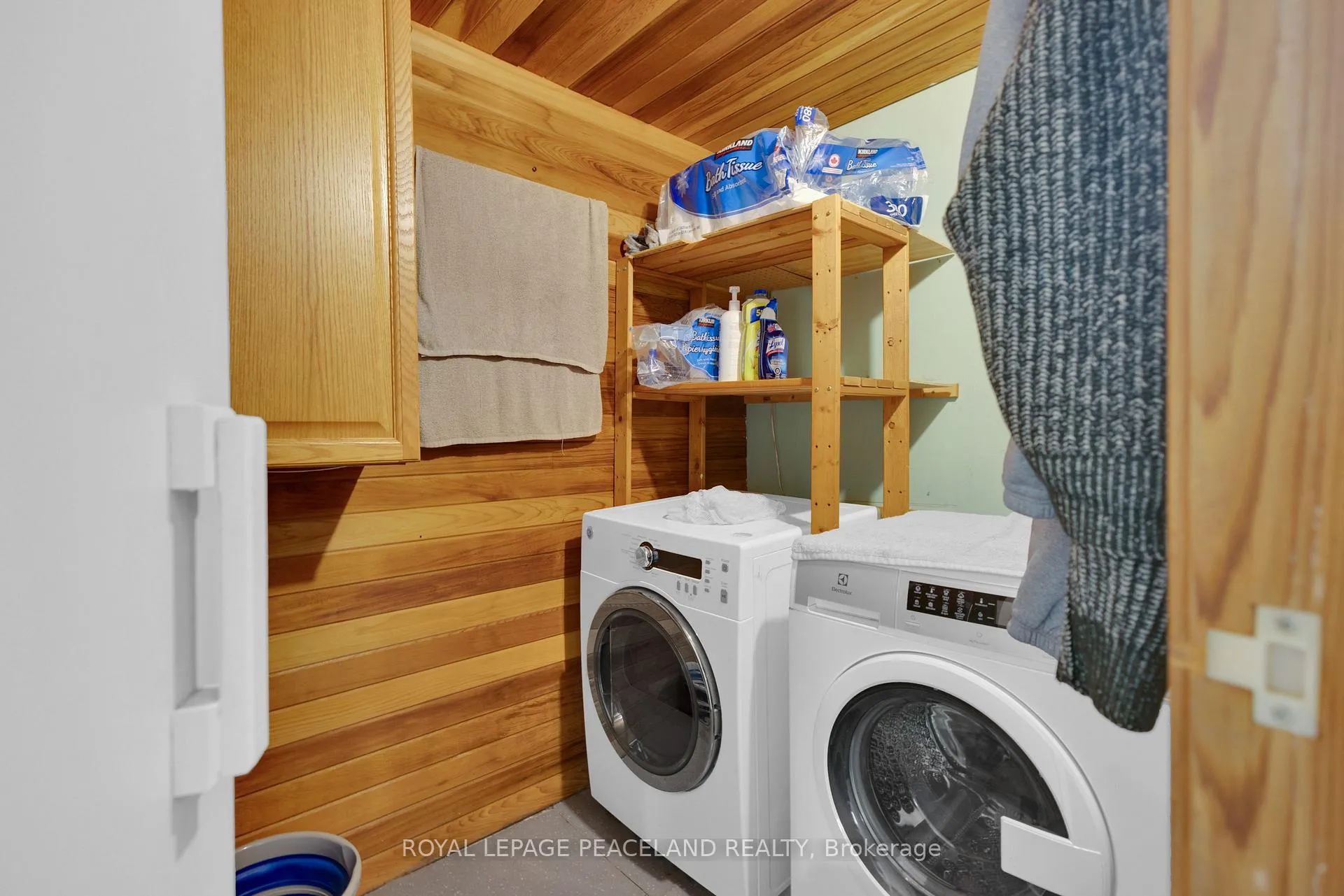 Photo 45 of 64 Woodview Crescent, Kitchener, Centreville Chicopee — HOMEH