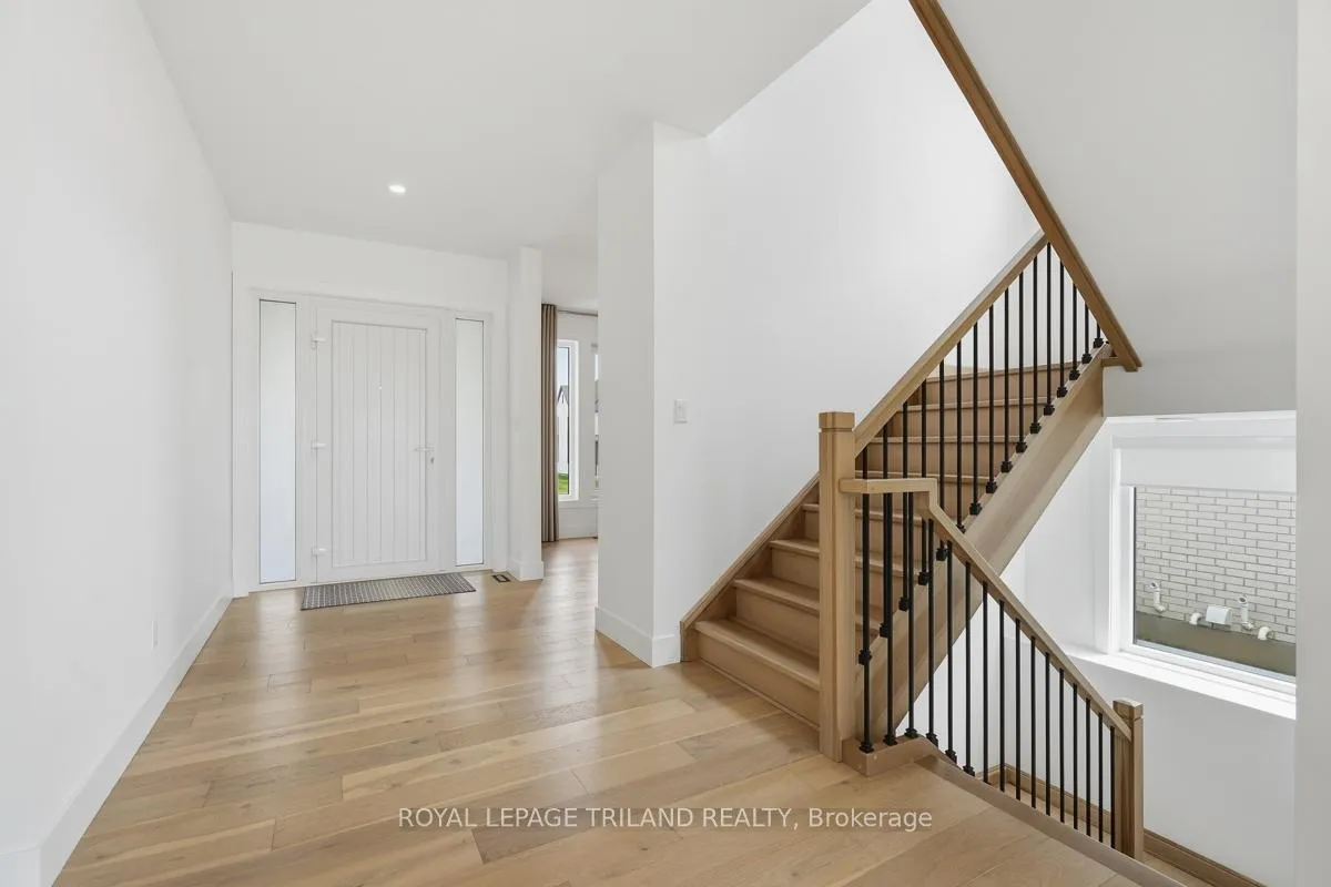 Photo 4 of 77 Crestview Drive, Middlesex Centre, Kilworth — HOMEH