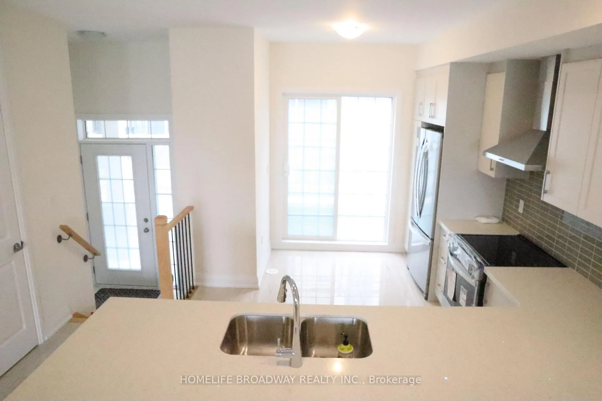 Photo 4 of 40 Clippers Crescent, Whitchurch-Stouffville, Stouffville — HOMEH