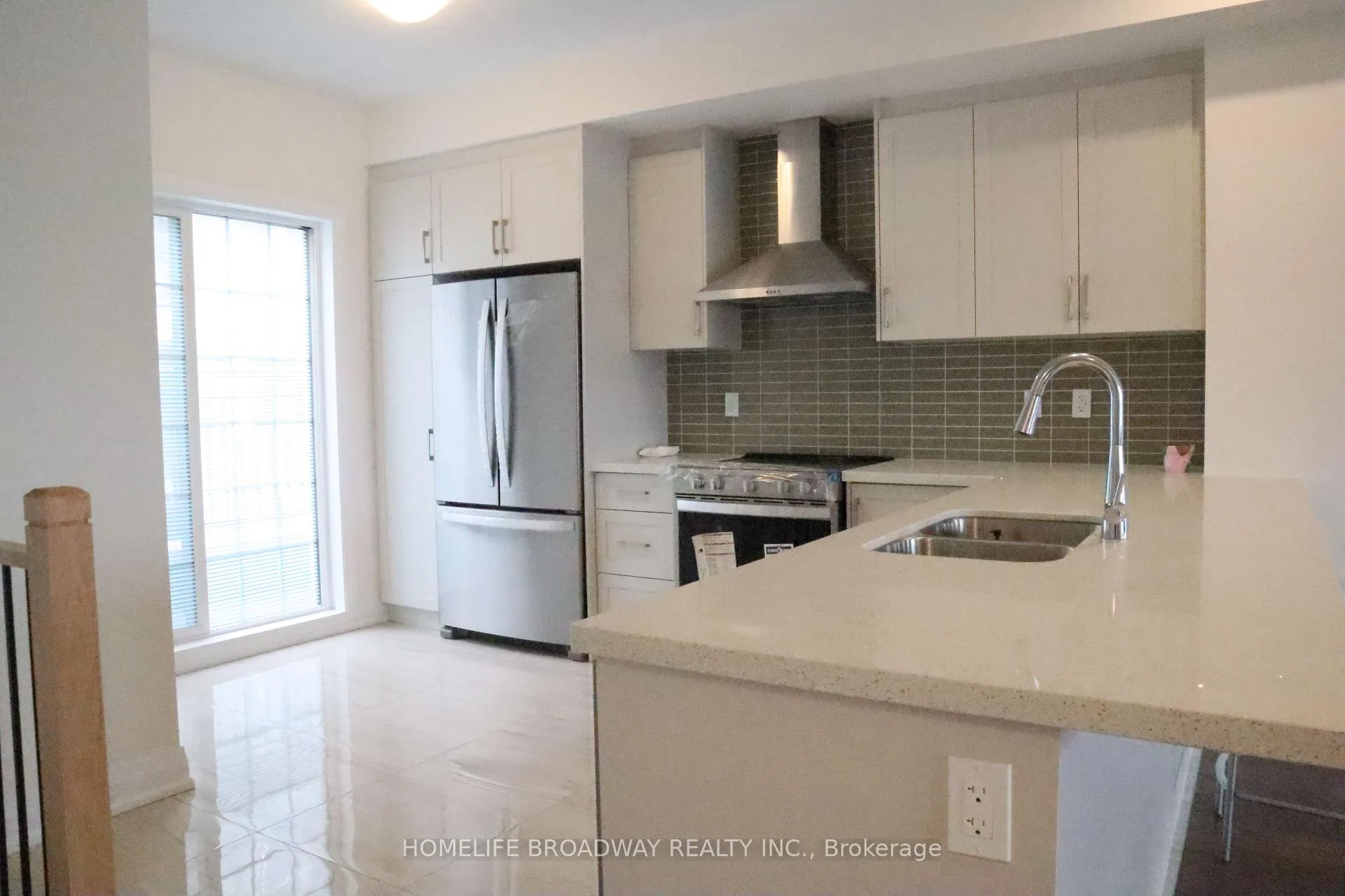 Photo 5 of 40 Clippers Crescent, Whitchurch-Stouffville, Stouffville — HOMEH