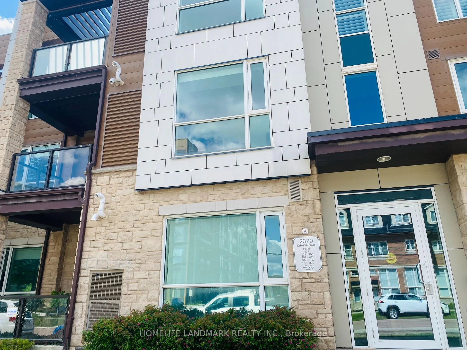 Photo 3 of Unit 204, 2370 Khalsa Gate, Oakville, Westmount — HOMEH