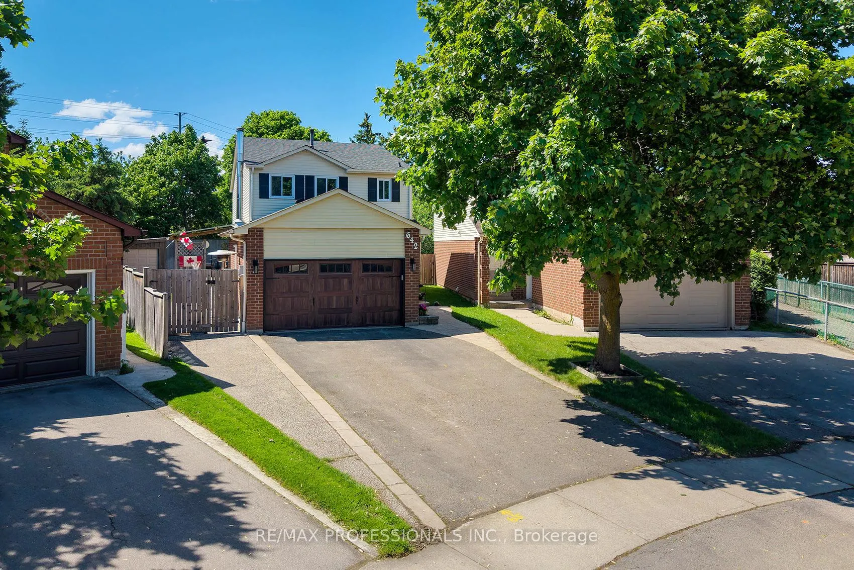Photo 2 of 642 Roseheath Drive, Milton, Bronte Meadows — HOMEH