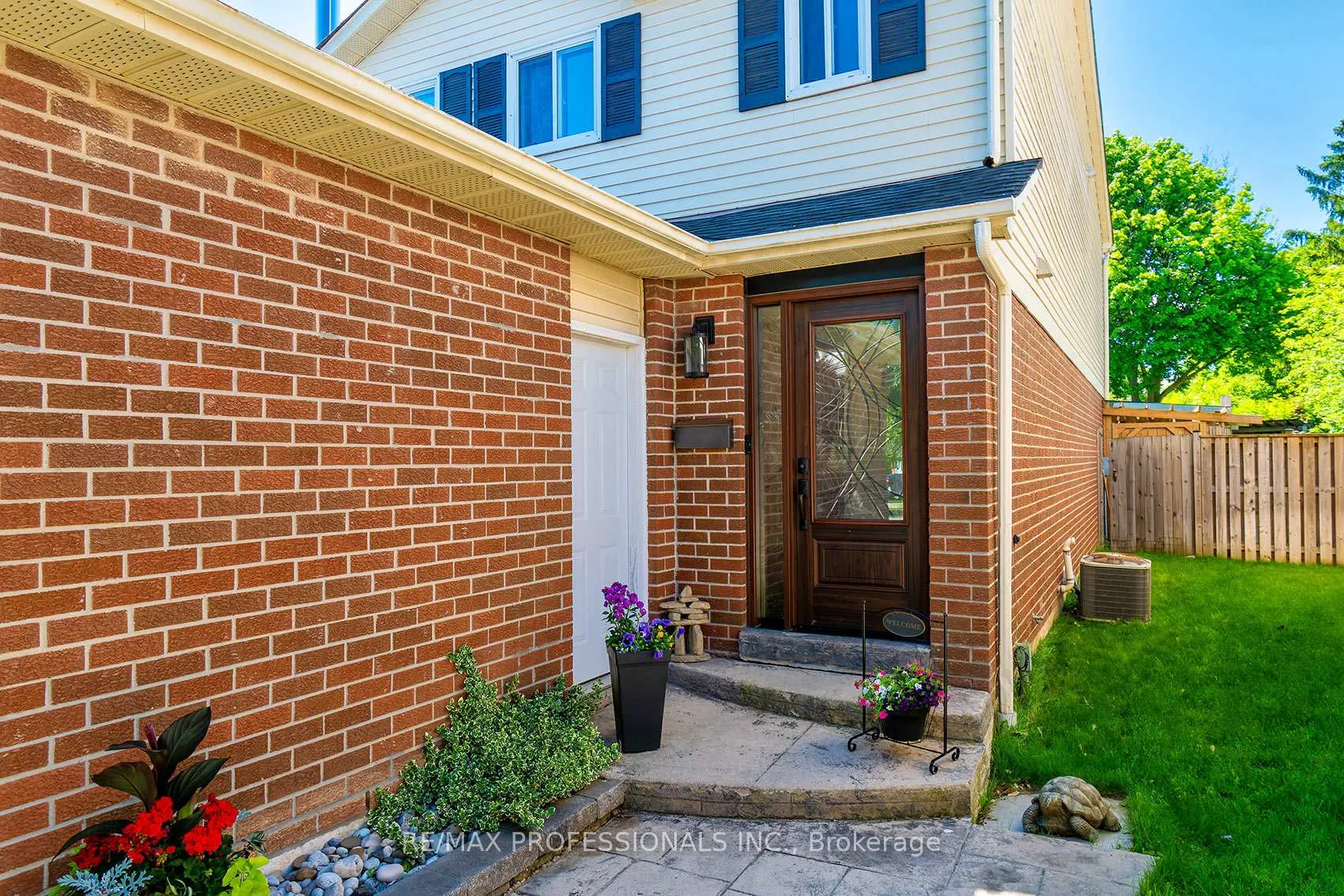 Photo 4 of 642 Roseheath Drive, Milton, Bronte Meadows — HOMEH