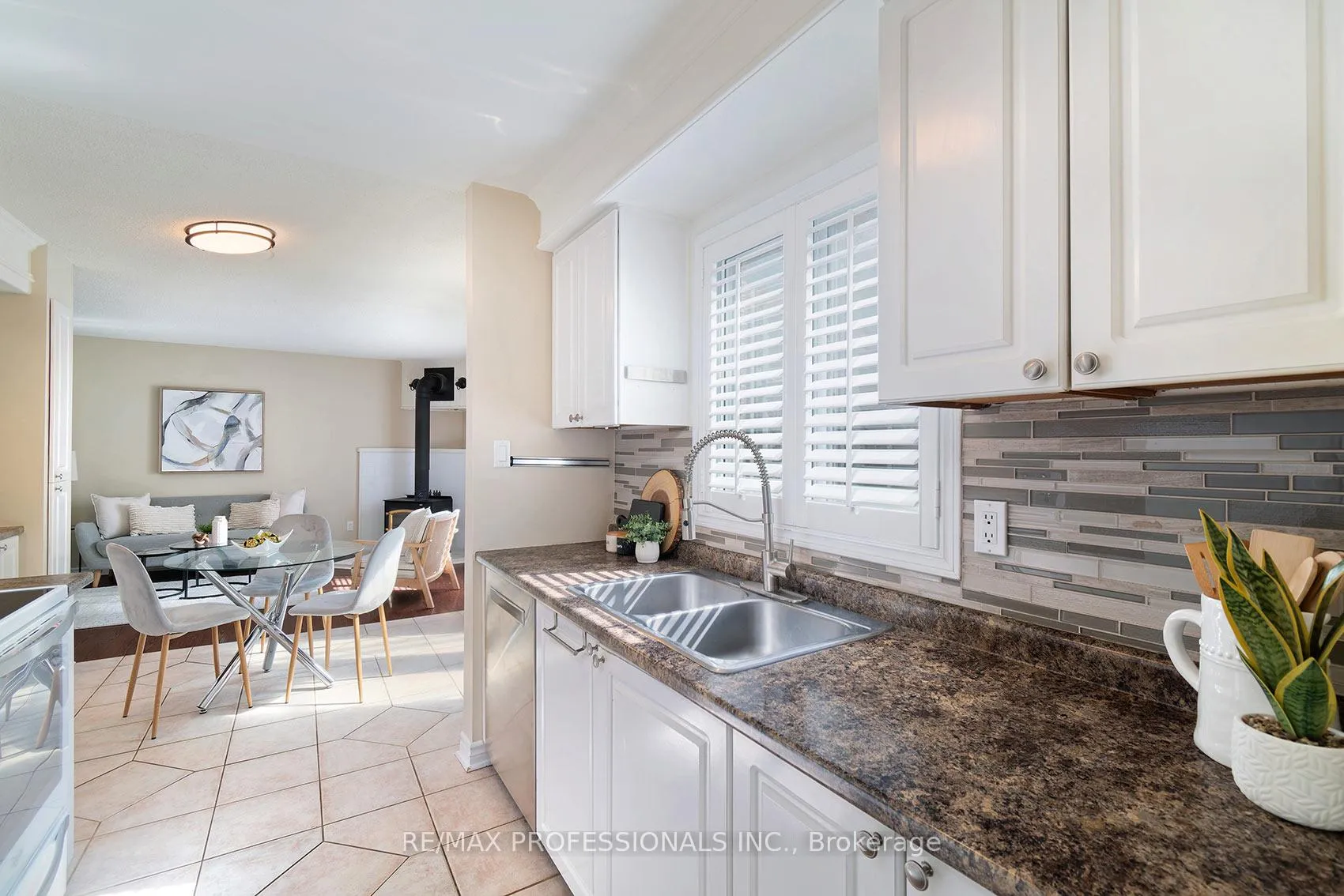 Photo 11 of 642 Roseheath Drive, Milton, Bronte Meadows — HOMEH