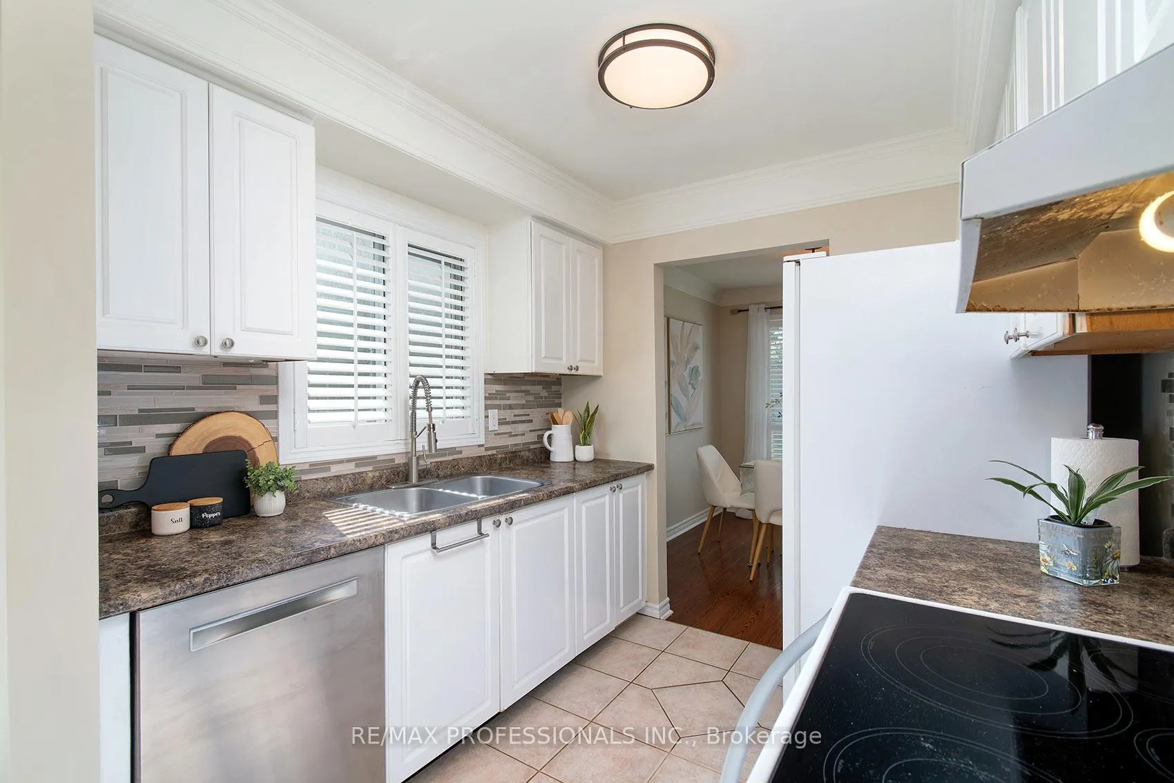 Photo 12 of 642 Roseheath Drive, Milton, Bronte Meadows — HOMEH