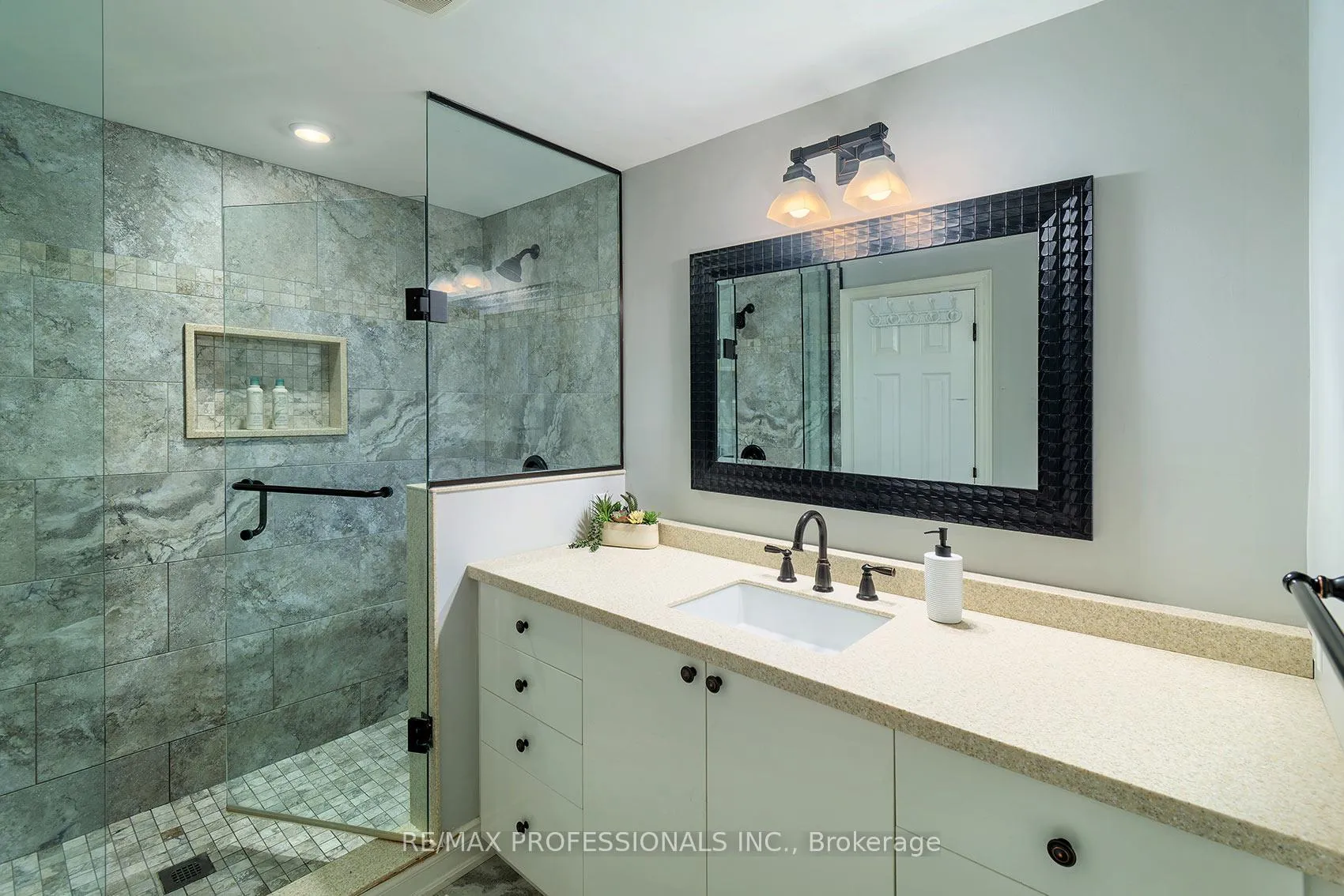 Photo 22 of 642 Roseheath Drive, Milton, Bronte Meadows — HOMEH