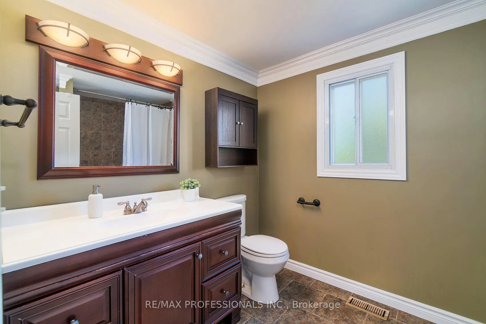Photo 26 of 642 Roseheath Drive, Milton, Bronte Meadows — HOMEH