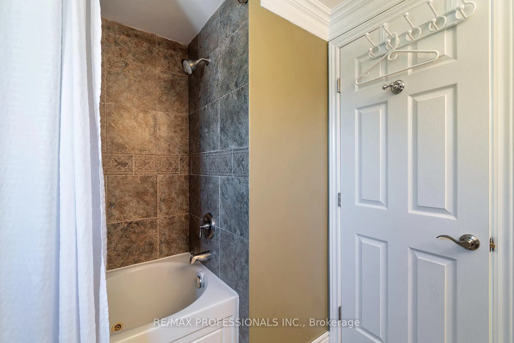Photo 27 of 642 Roseheath Drive, Milton, Bronte Meadows — HOMEH