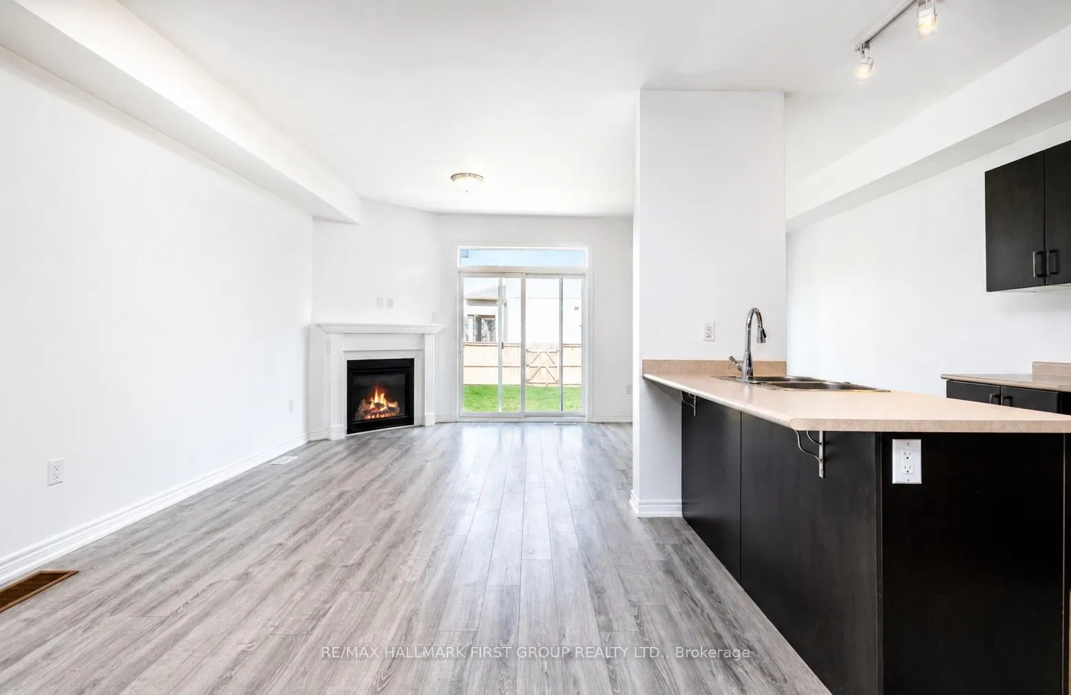Photo 5 of 322 East Street, Orillia — HOMEH