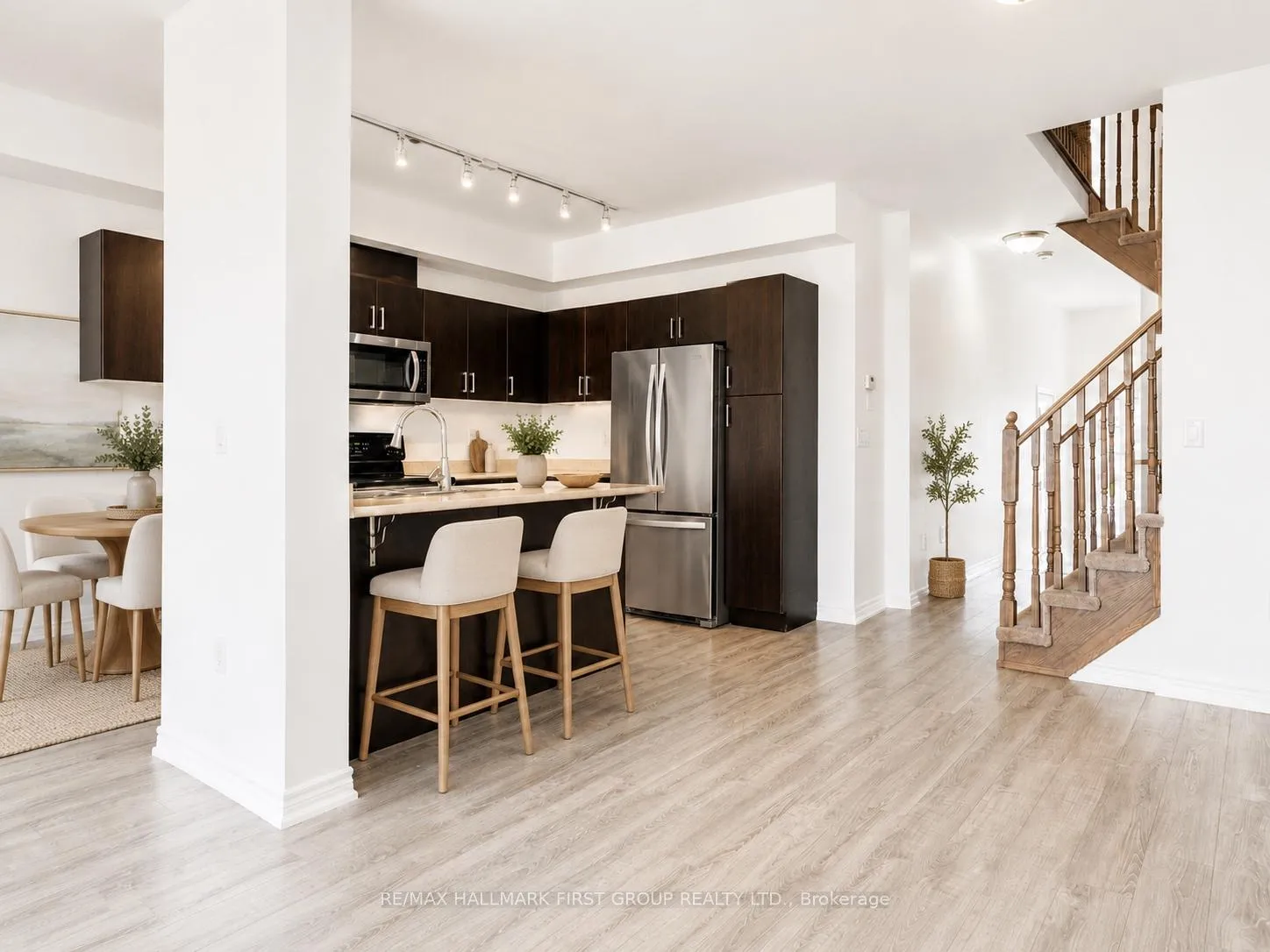 Photo 6 of 322 East Street, Orillia — HOMEH