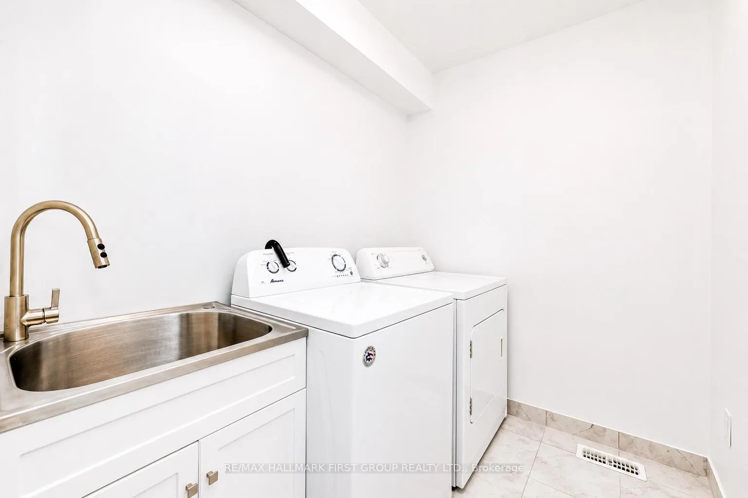 Photo 31 of 322 East Street, Orillia — HOMEH