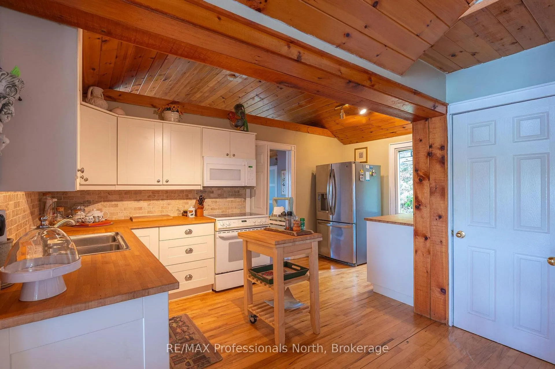 Photo 6 of 1272 Grierson Trail, Minden Hills, Snowdon — HOMEH