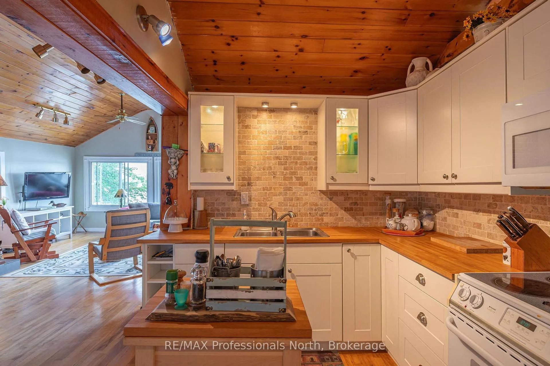 Photo 8 of 1272 Grierson Trail, Minden Hills, Snowdon — HOMEH