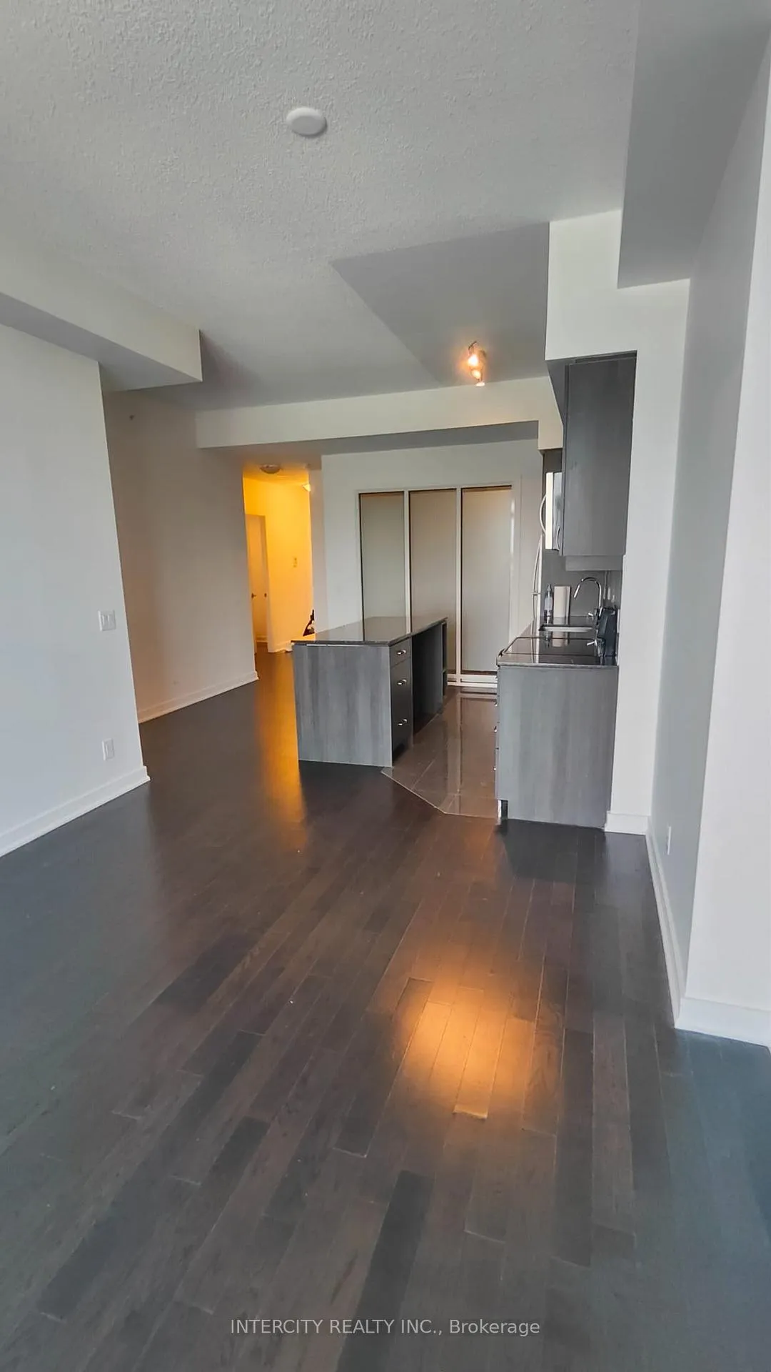 Front of Unit 804, 9205 Yonge Street N