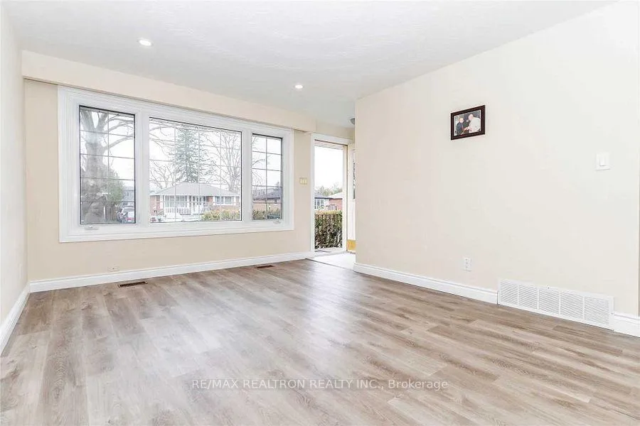 Photo 2 of 98 Wayne Avenue, Oshawa, Centennial — HOMEH