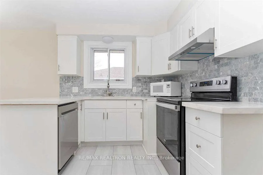 Photo 4 of 98 Wayne Avenue, Oshawa, Centennial — HOMEH