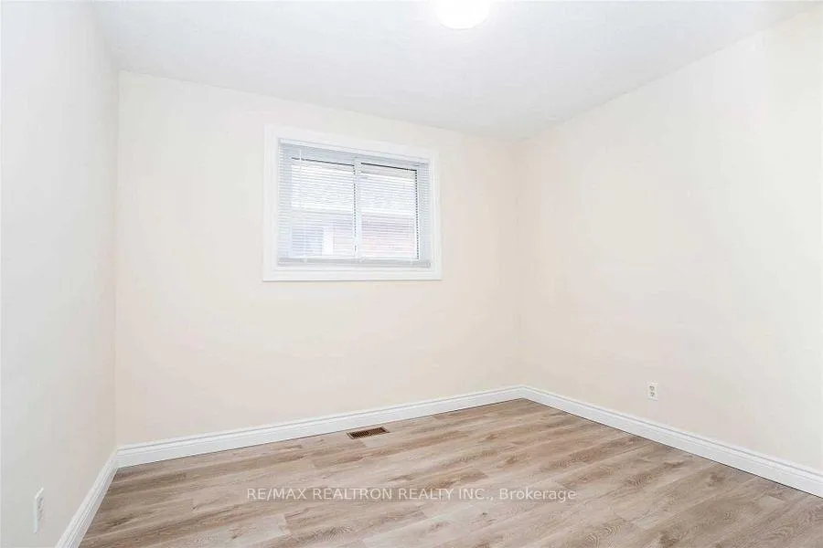 Photo 11 of 98 Wayne Avenue, Oshawa, Centennial — HOMEH