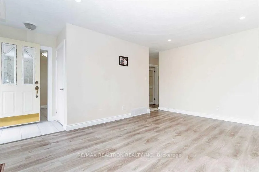 Photo 14 of 98 Wayne Avenue, Oshawa, Centennial — HOMEH
