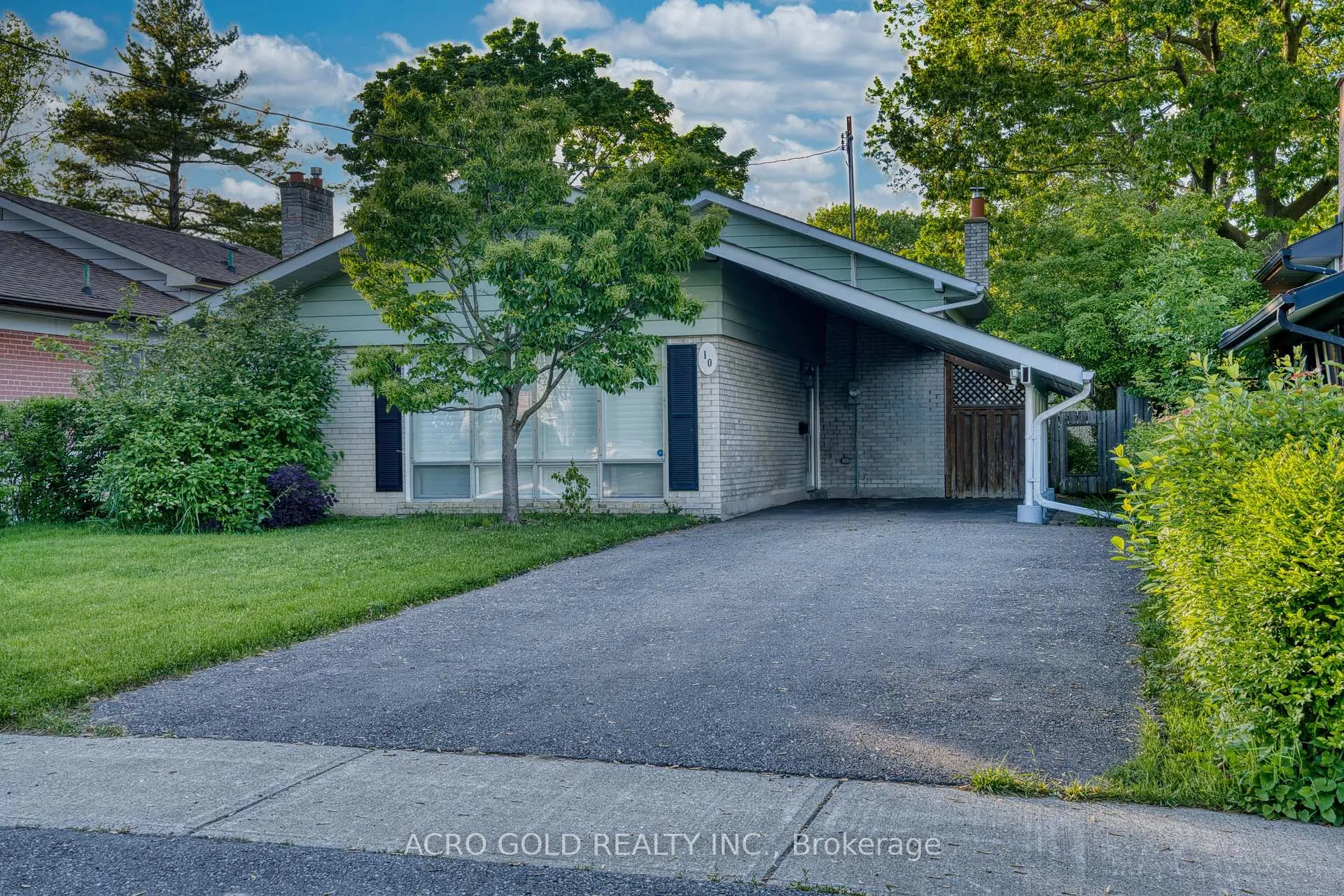 Photo of 10 Kennebec Crescent