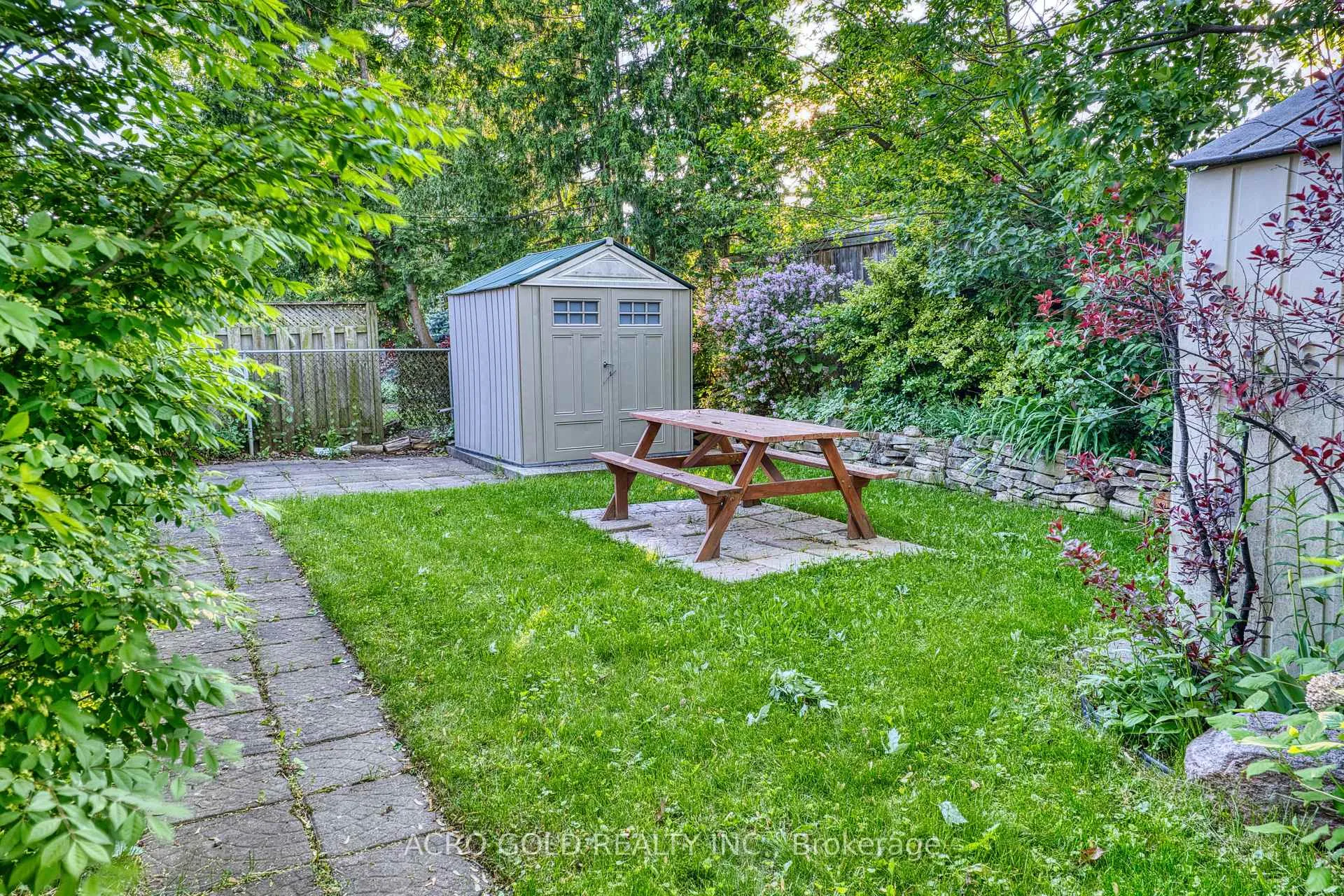 Photo 4 of 10 Kennebec Crescent, Etobicoke, Rexdale-Kipling — HOMEH