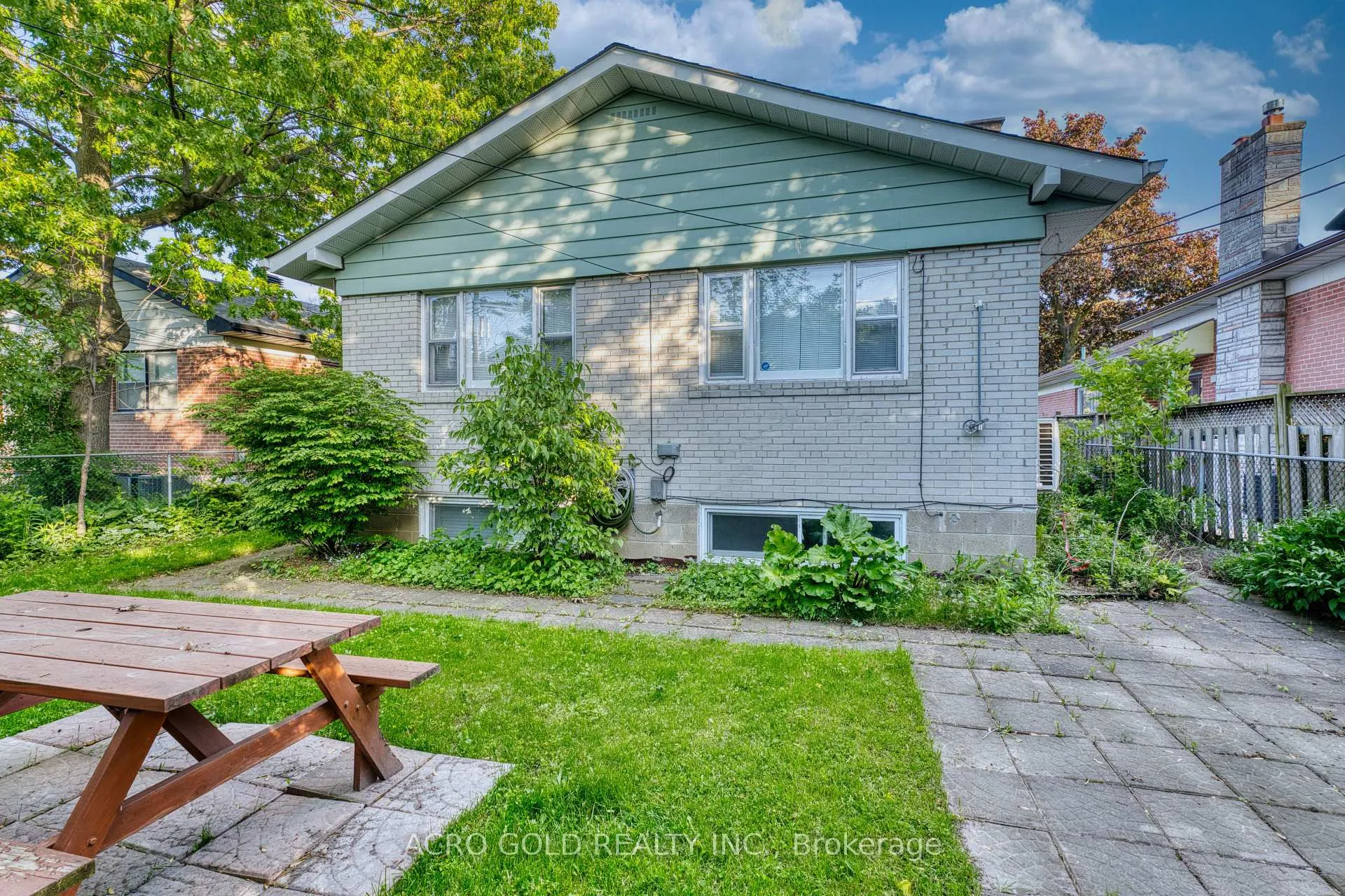 Photo 8 of 10 Kennebec Crescent, Etobicoke, Rexdale-Kipling — HOMEH