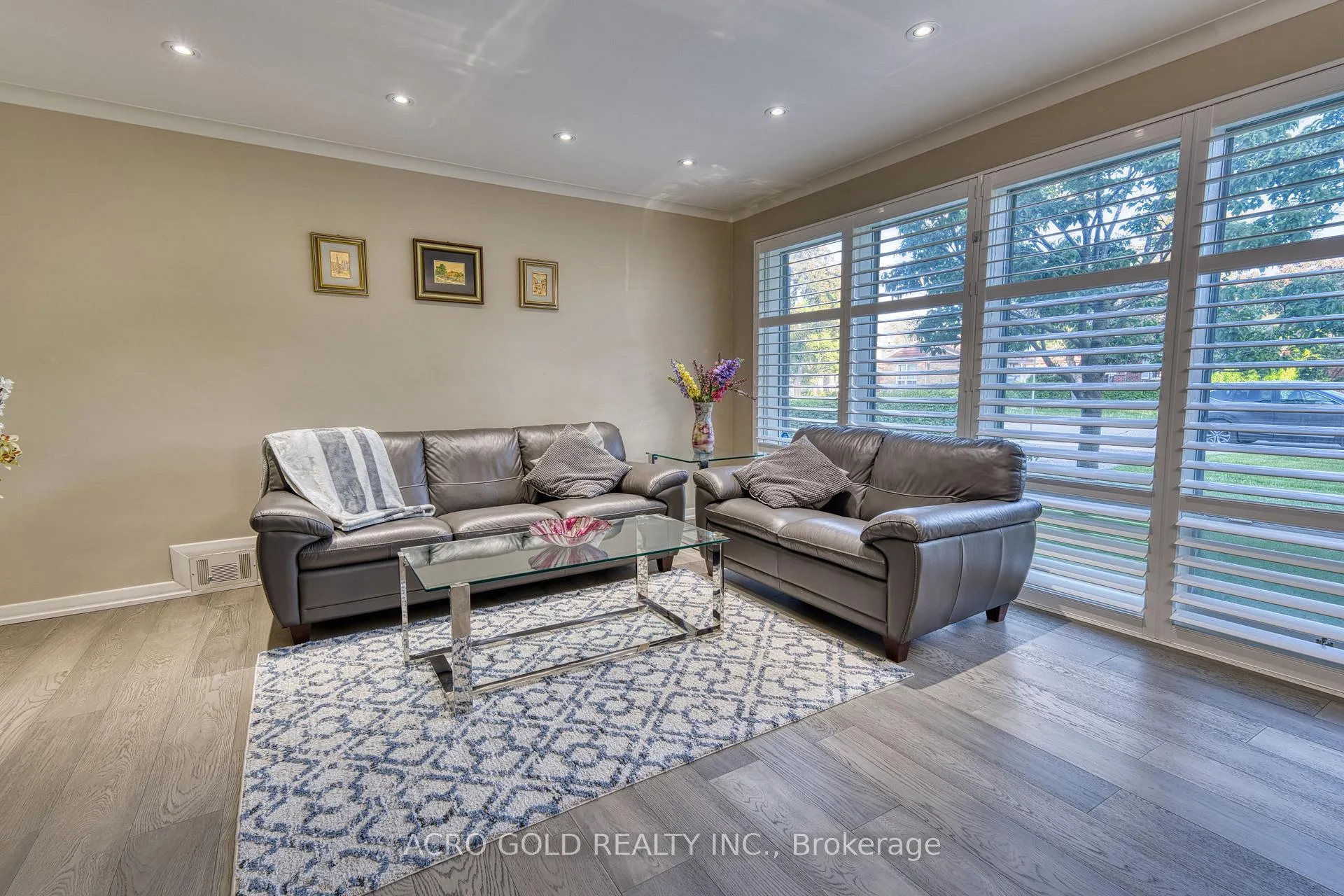 Photo 9 of 10 Kennebec Crescent, Etobicoke, Rexdale-Kipling — HOMEH