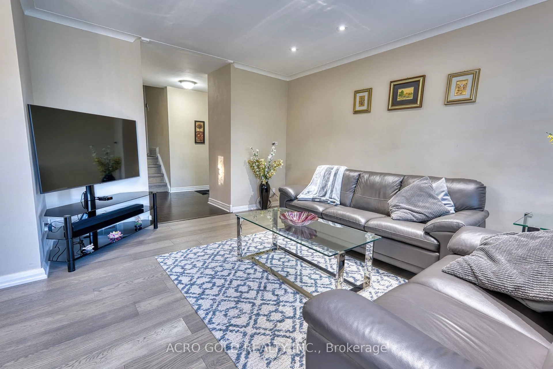 Photo 11 of 10 Kennebec Crescent, Etobicoke, Rexdale-Kipling — HOMEH