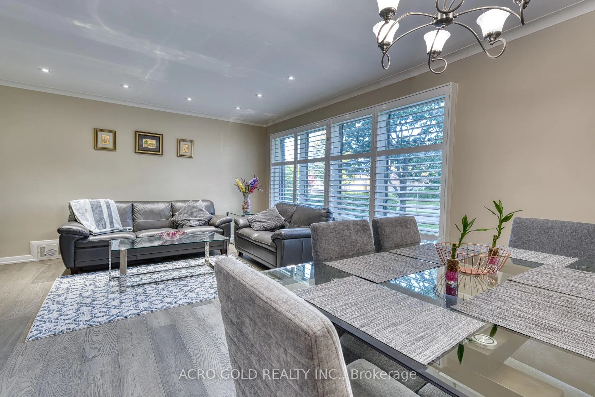 Photo 12 of 10 Kennebec Crescent, Etobicoke, Rexdale-Kipling — HOMEH
