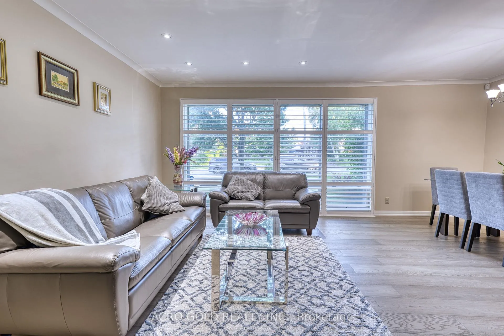 Photo 16 of 10 Kennebec Crescent, Etobicoke, Rexdale-Kipling — HOMEH