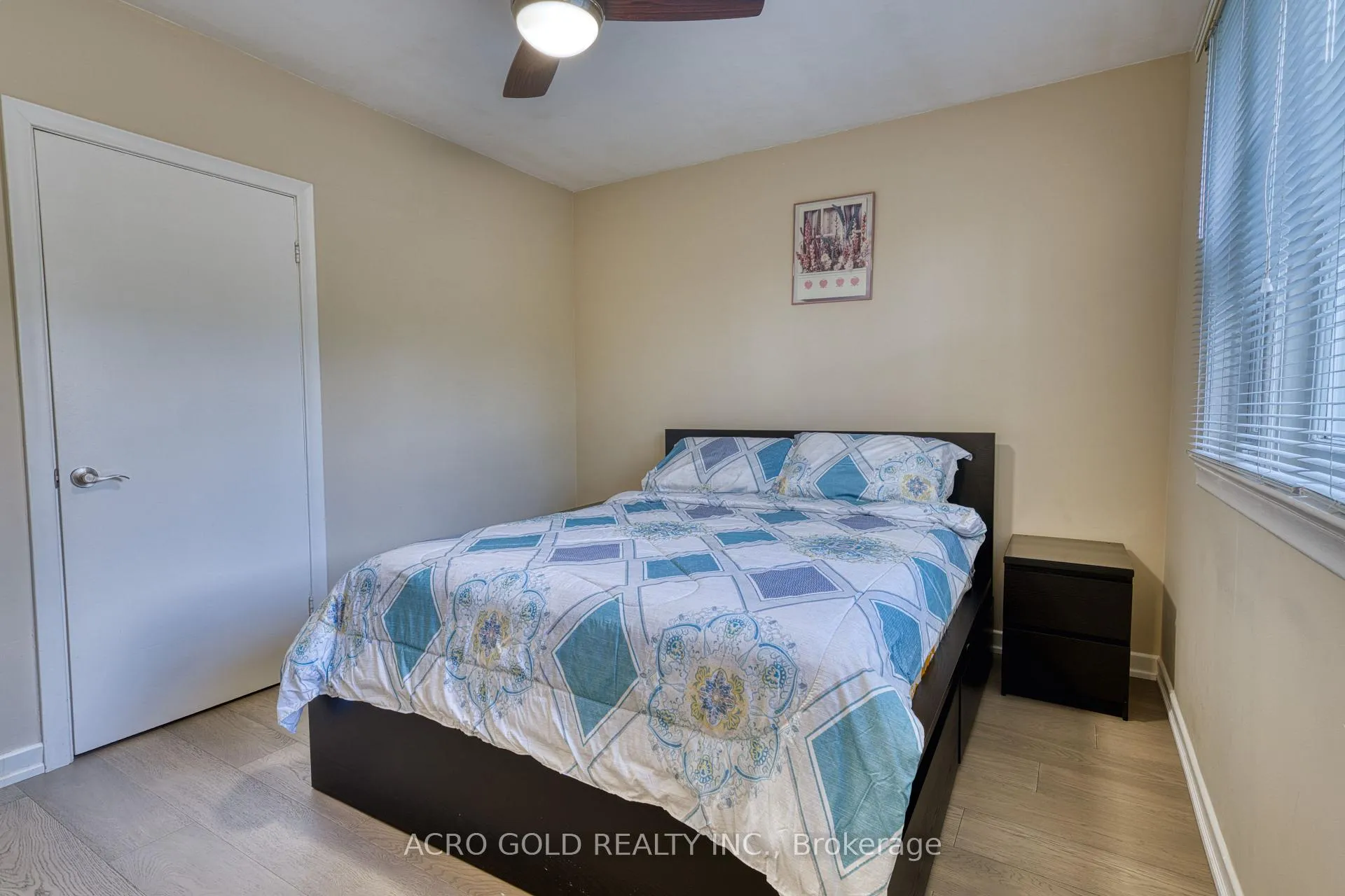 Photo 17 of 10 Kennebec Crescent, Etobicoke, Rexdale-Kipling — HOMEH