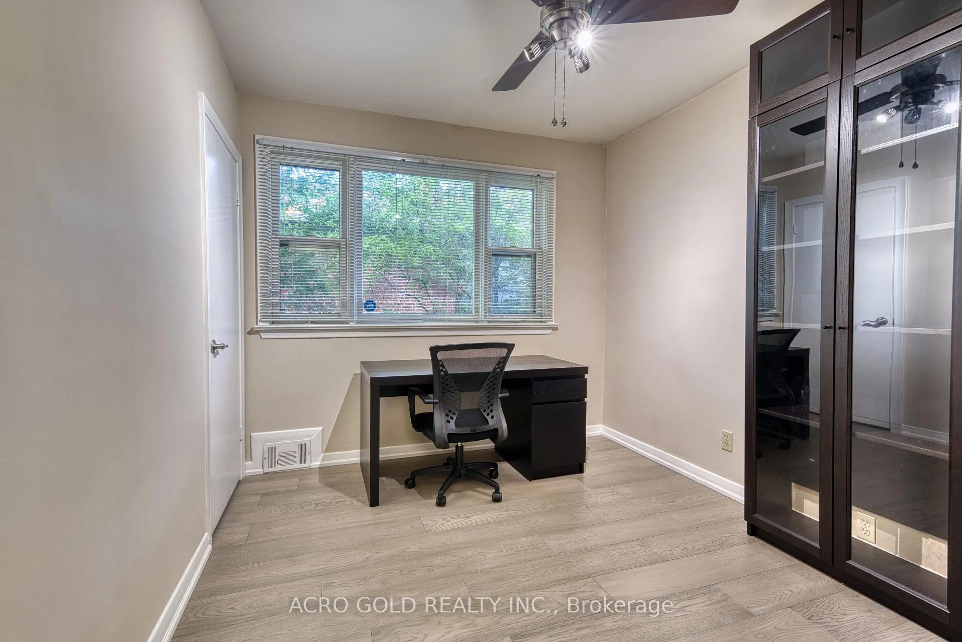 Photo 19 of 10 Kennebec Crescent, Etobicoke, Rexdale-Kipling — HOMEH