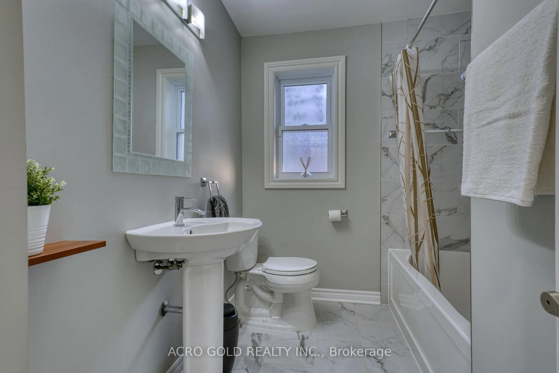 Photo 23 of 10 Kennebec Crescent, Etobicoke, Rexdale-Kipling — HOMEH